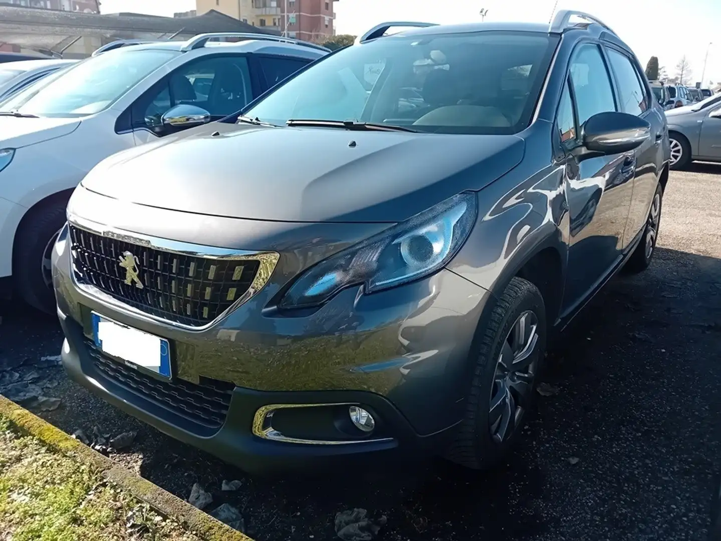 Peugeot 2008 PureTech 82 Allure Gris - 1