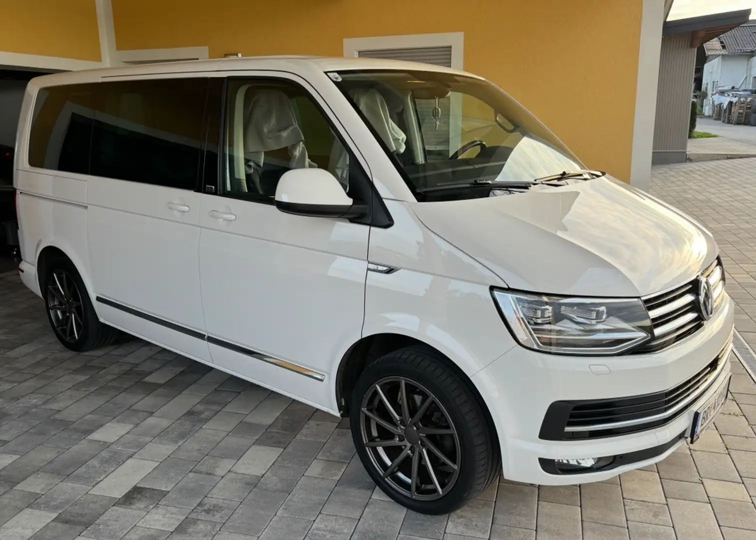 Volkswagen T6 Multivan Multivan Comfortline 2,0 TDI BMT Comfortline Weiß - 1
