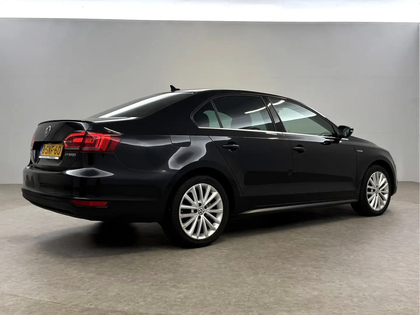 Volkswagen Jetta 1.4 TSI Hybrid Highline | Clima | Cruise | Navigat Schwarz - 2