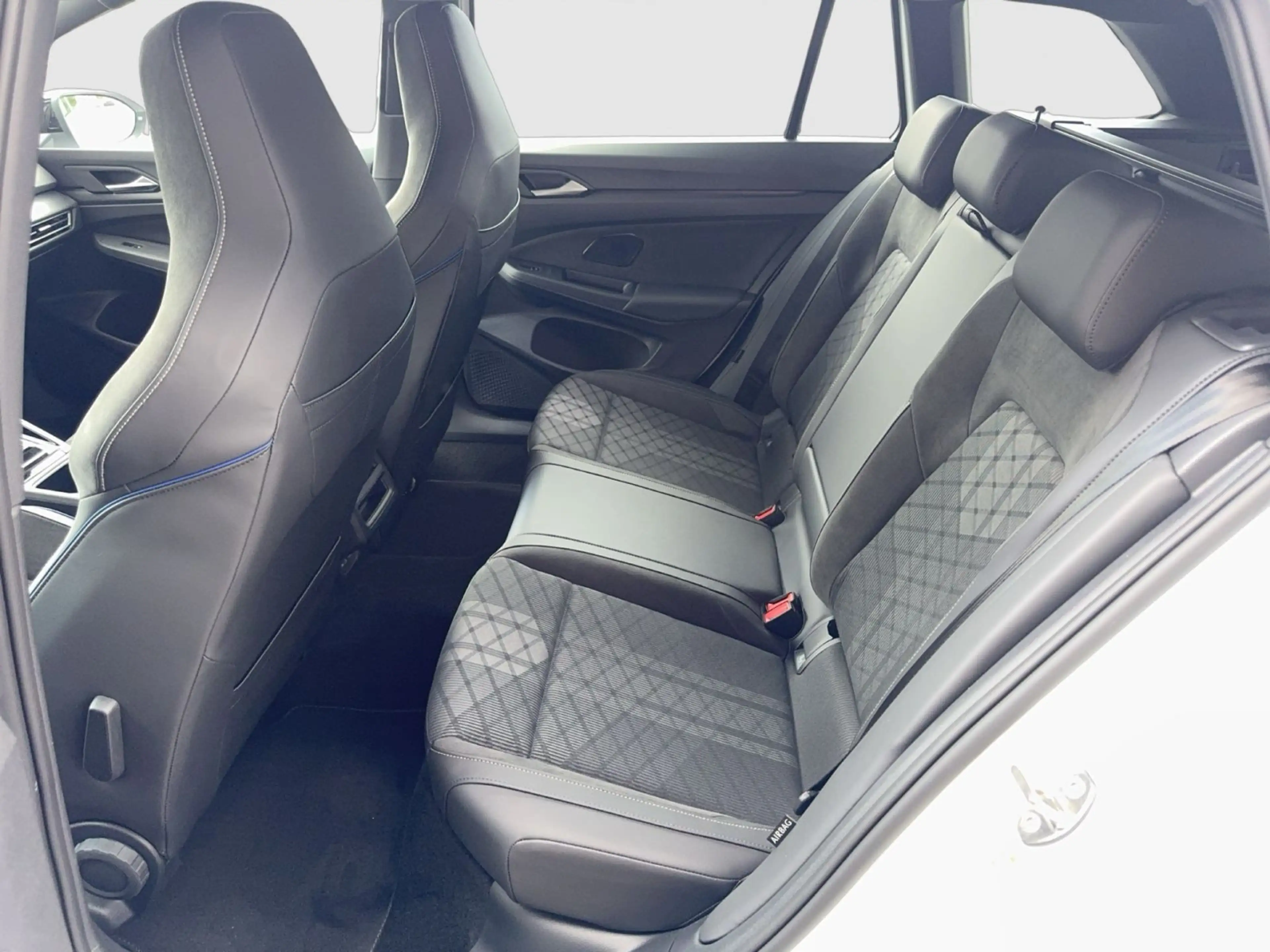 Volkswagen Golf Variant R-Line 1.5eTSI AHK MATRIX 360 H&K — photo 13