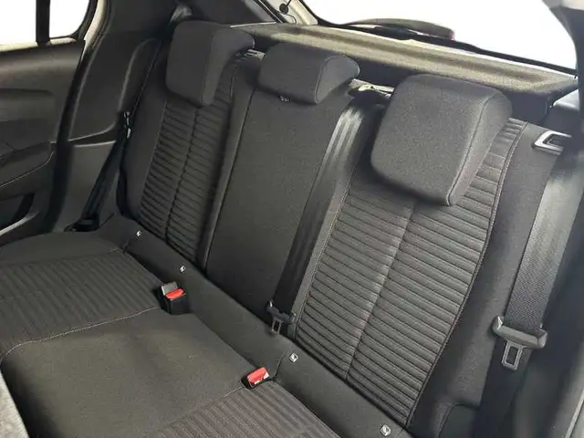 Peugeot 208 view 9