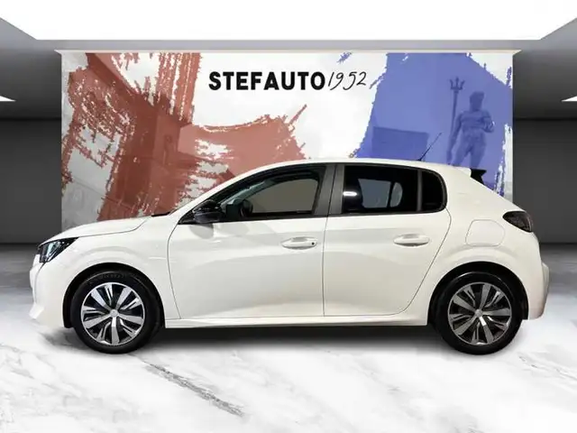 Peugeot 208 view 4