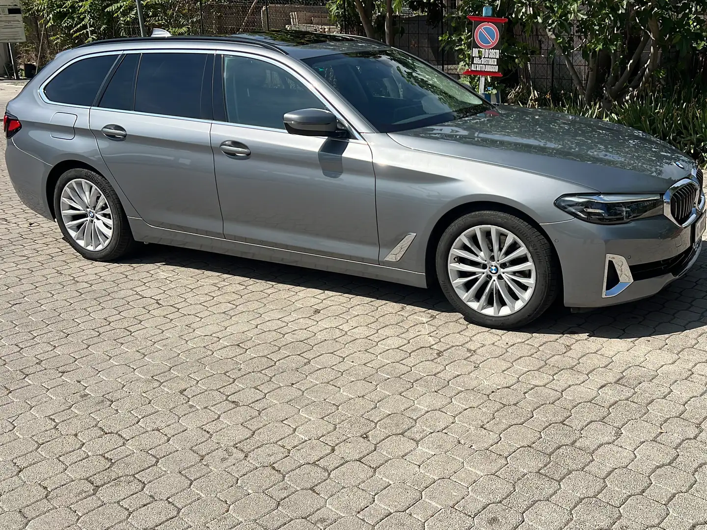 BMW 520 520d Touring mhev 48V xdrive Luxury line auto Grigio - 1
