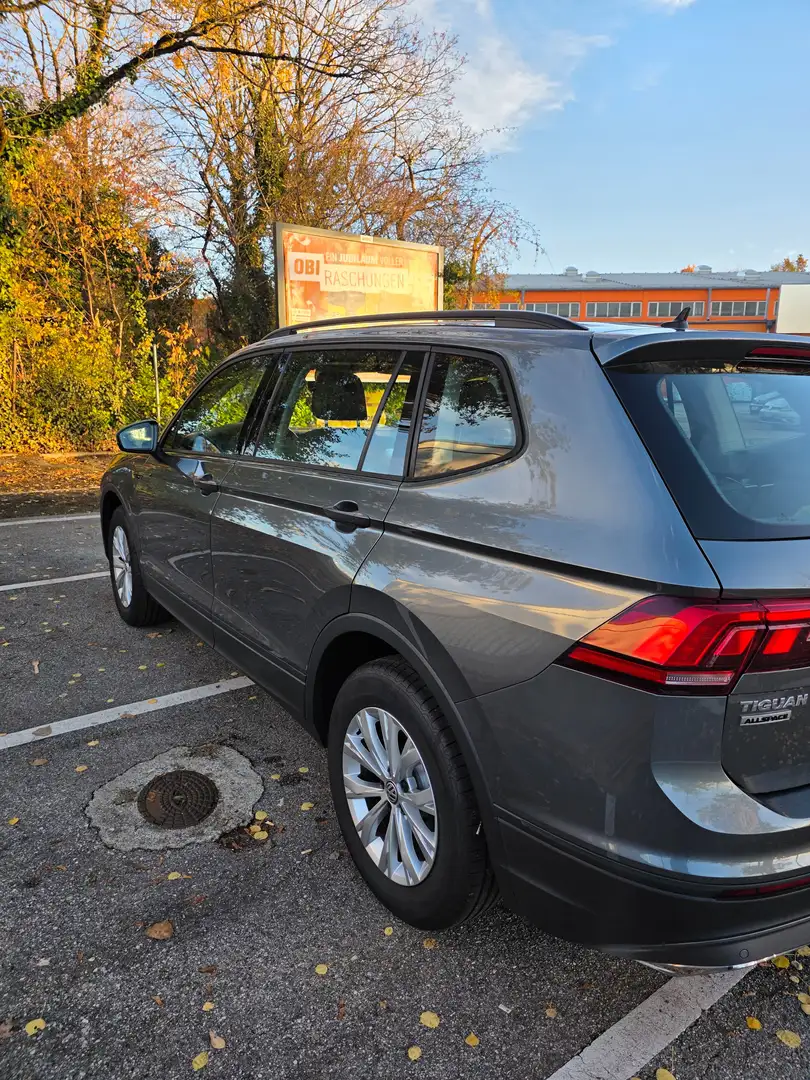 Volkswagen Tiguan Allspace Tiguan Allspace 1.4 TSI ACT OPF Trendline 7sitzer Schwarz - 1