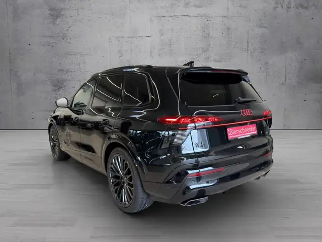 Audi Q7 view 5