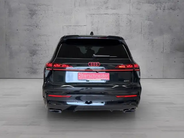 Audi Q7 view 6