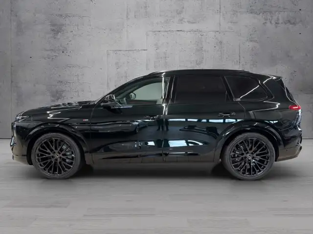 Audi Q7 view 3