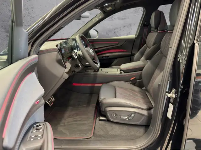Audi Q7 view 8