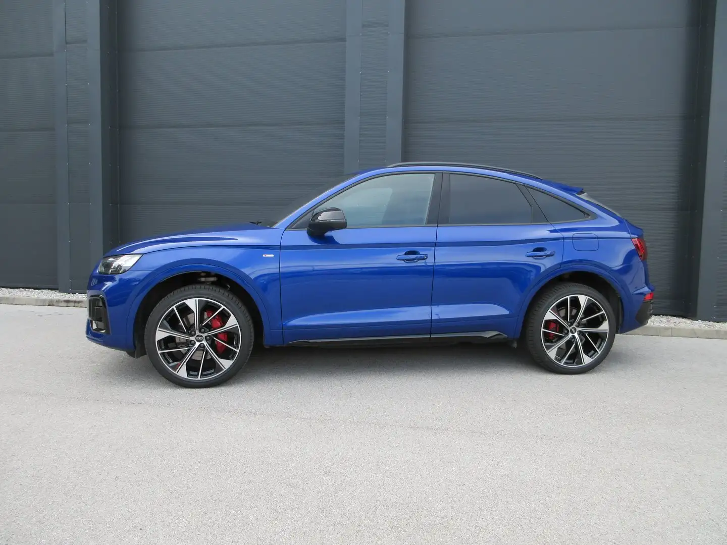 Audi Q5 55 TFSI e quattro S line Blau - 2