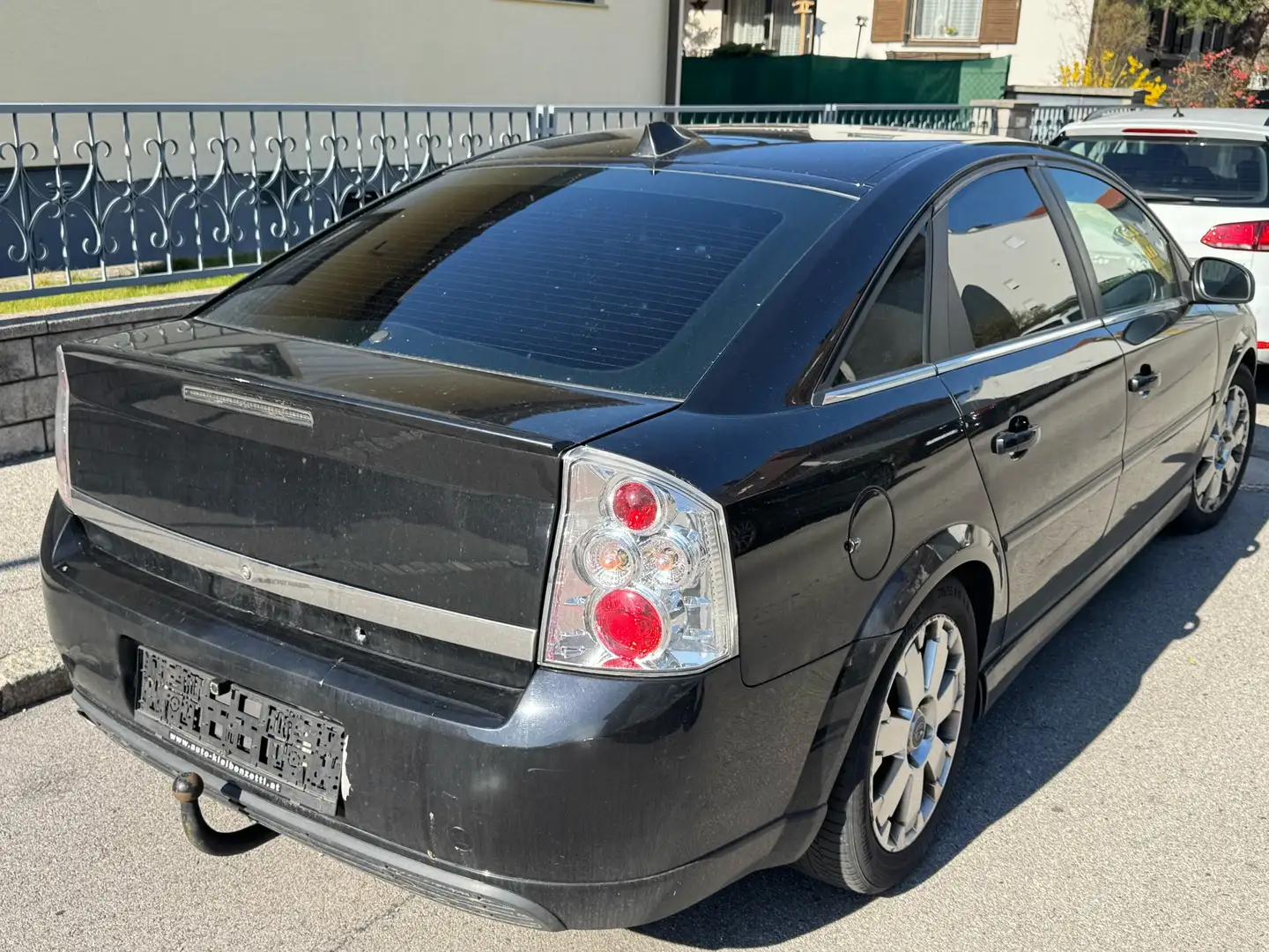 Opel Vectra 2.2 Schwarz - 2