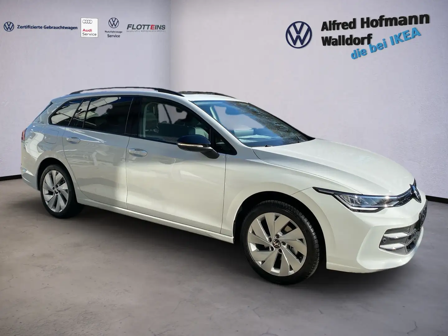 Volkswagen Golf Variant Life 1.5 l eTSI DSG LED AHK PANO Weiß - 2