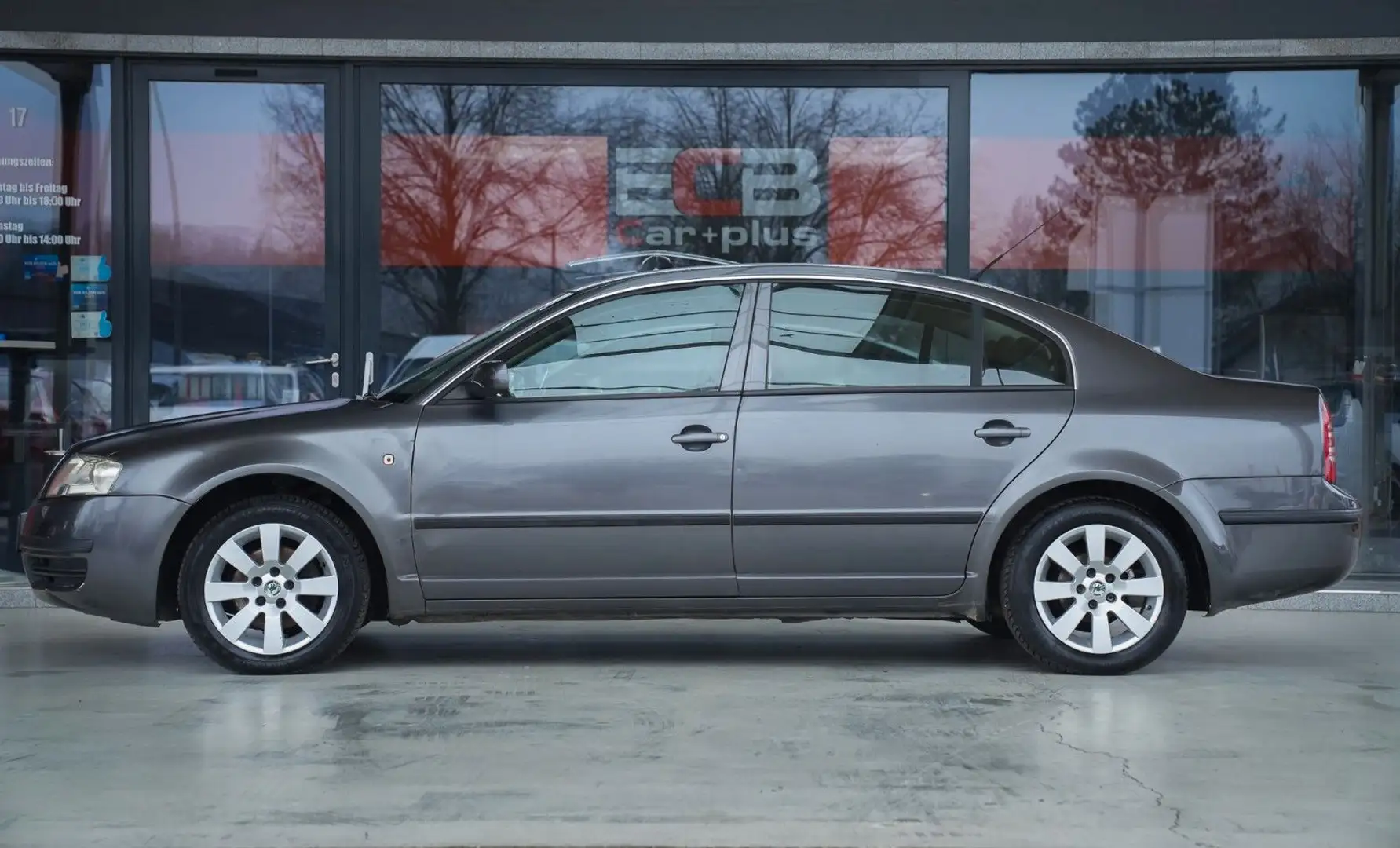 Skoda Superb Comfort *TÜV 05/2026/Klimaaut./SHZ* Grau - 2