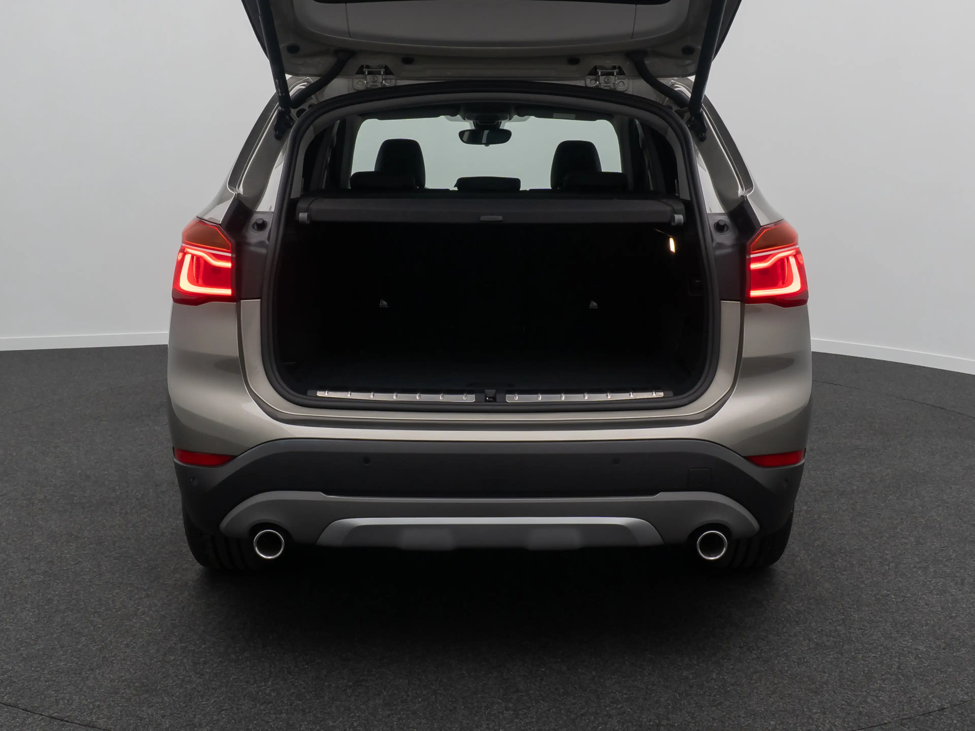 BMW X1 xLine Kamera HUD Alarm H K NaviPlus 18 — photo 13