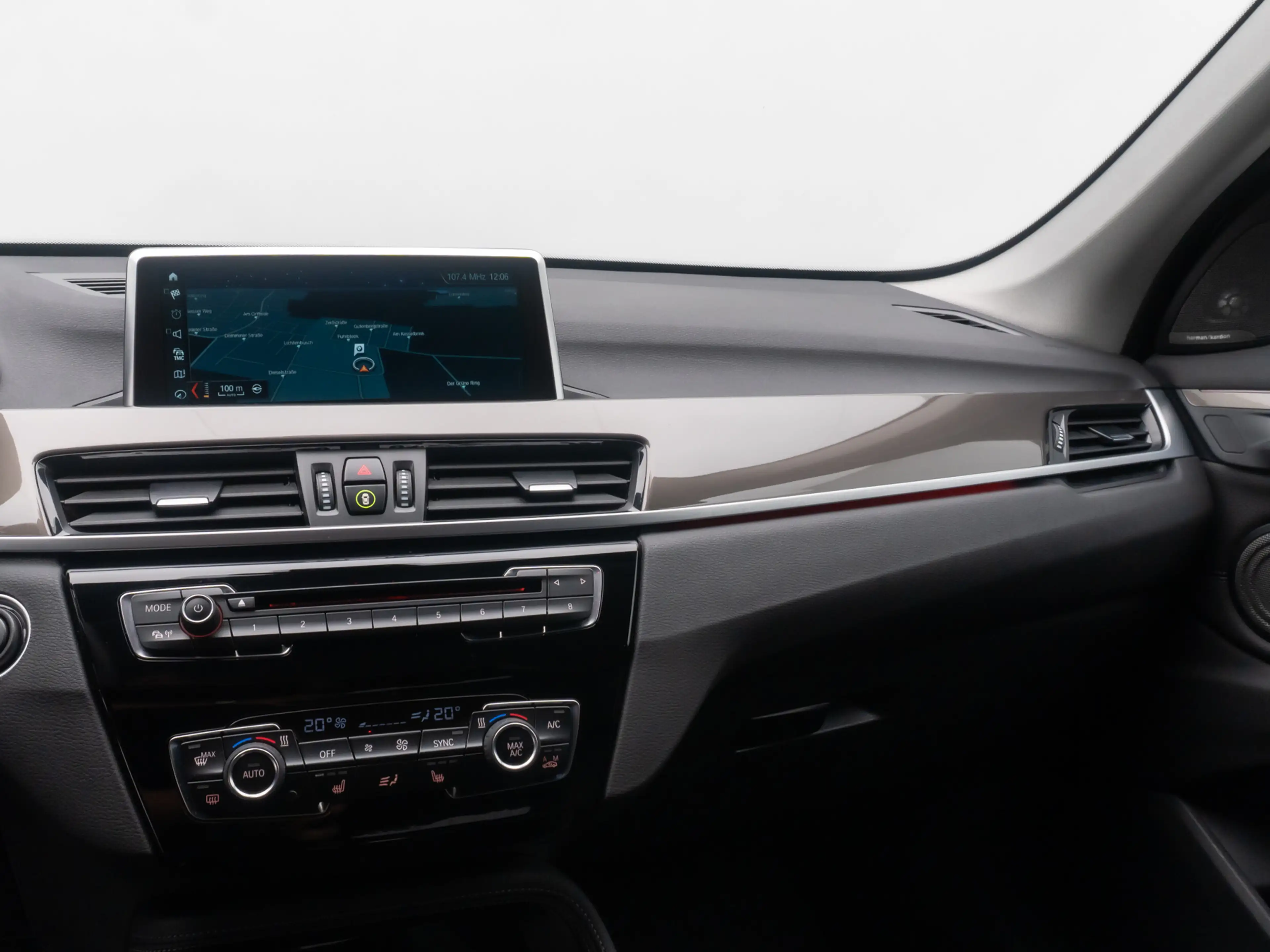 BMW X1 xLine Kamera HUD Alarm H K NaviPlus 18 — photo 21