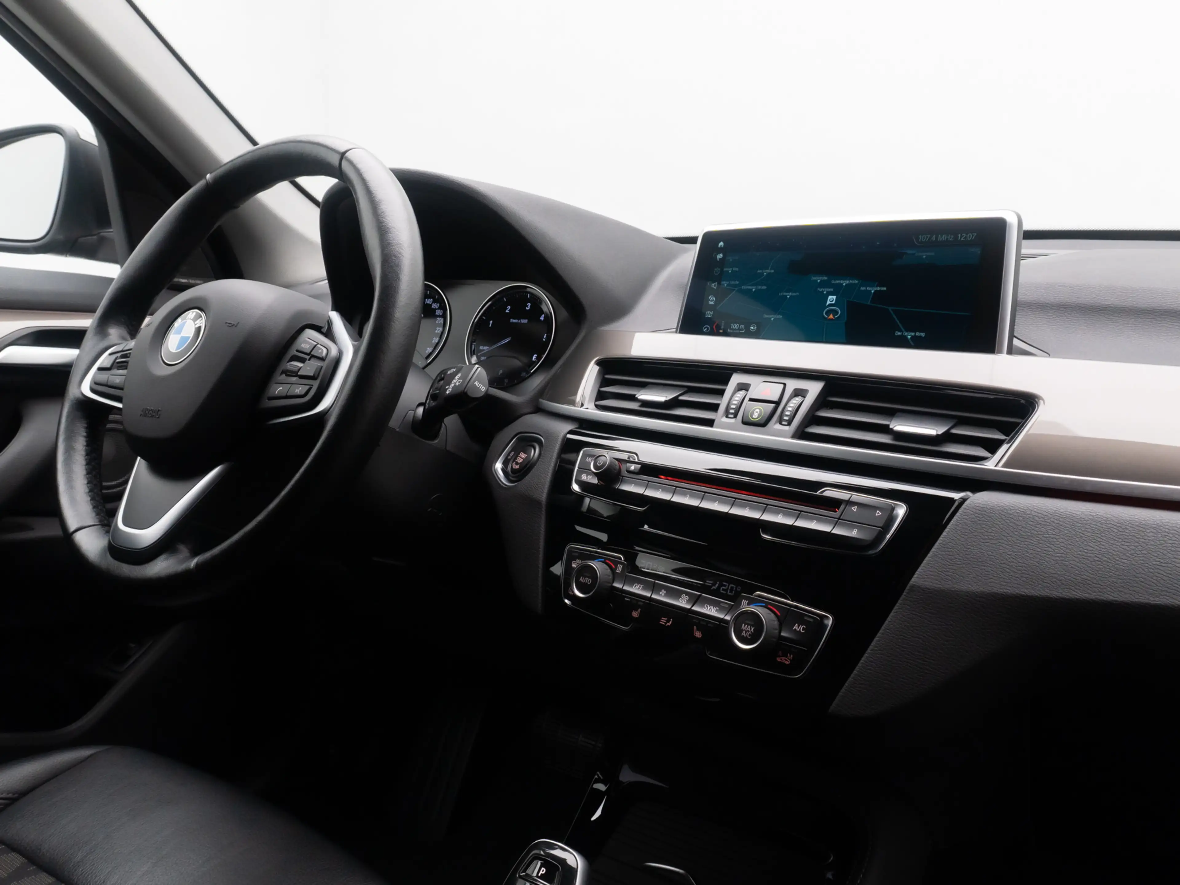 BMW X1 xLine Kamera HUD Alarm H K NaviPlus 18 — photo 35