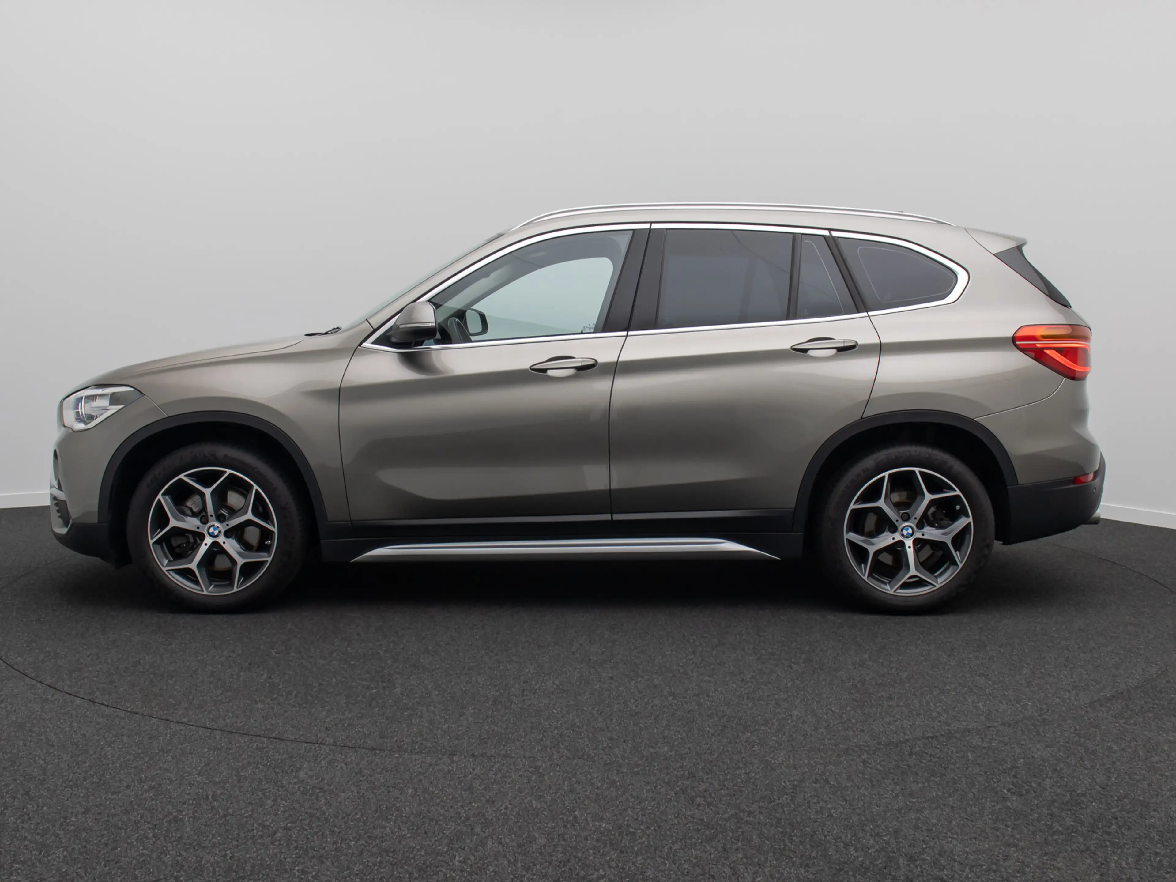 BMW X1 xLine Kamera HUD Alarm H K NaviPlus 18 — photo 11