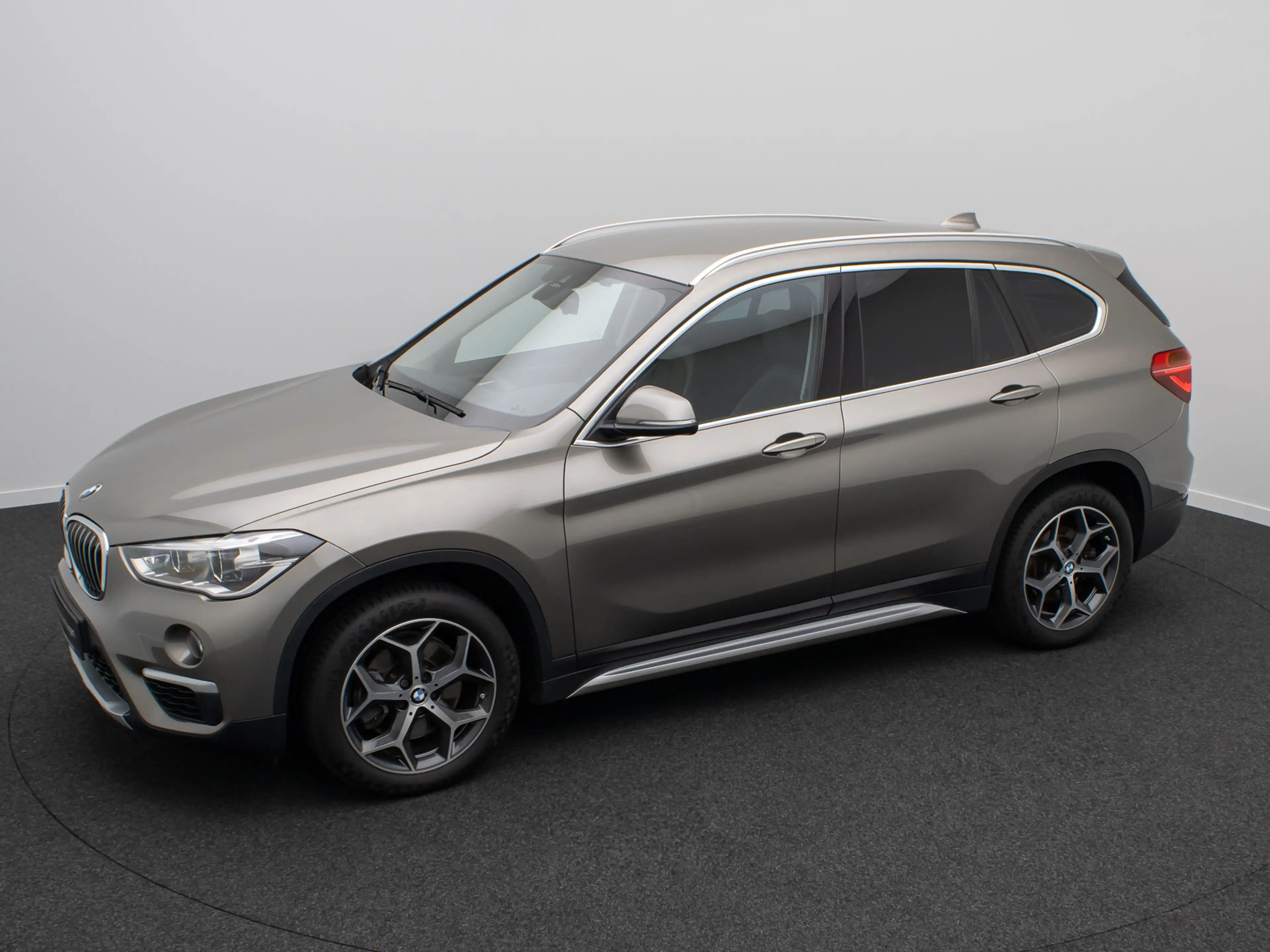BMW X1 xLine Kamera HUD Alarm H K NaviPlus 18 — photo 12