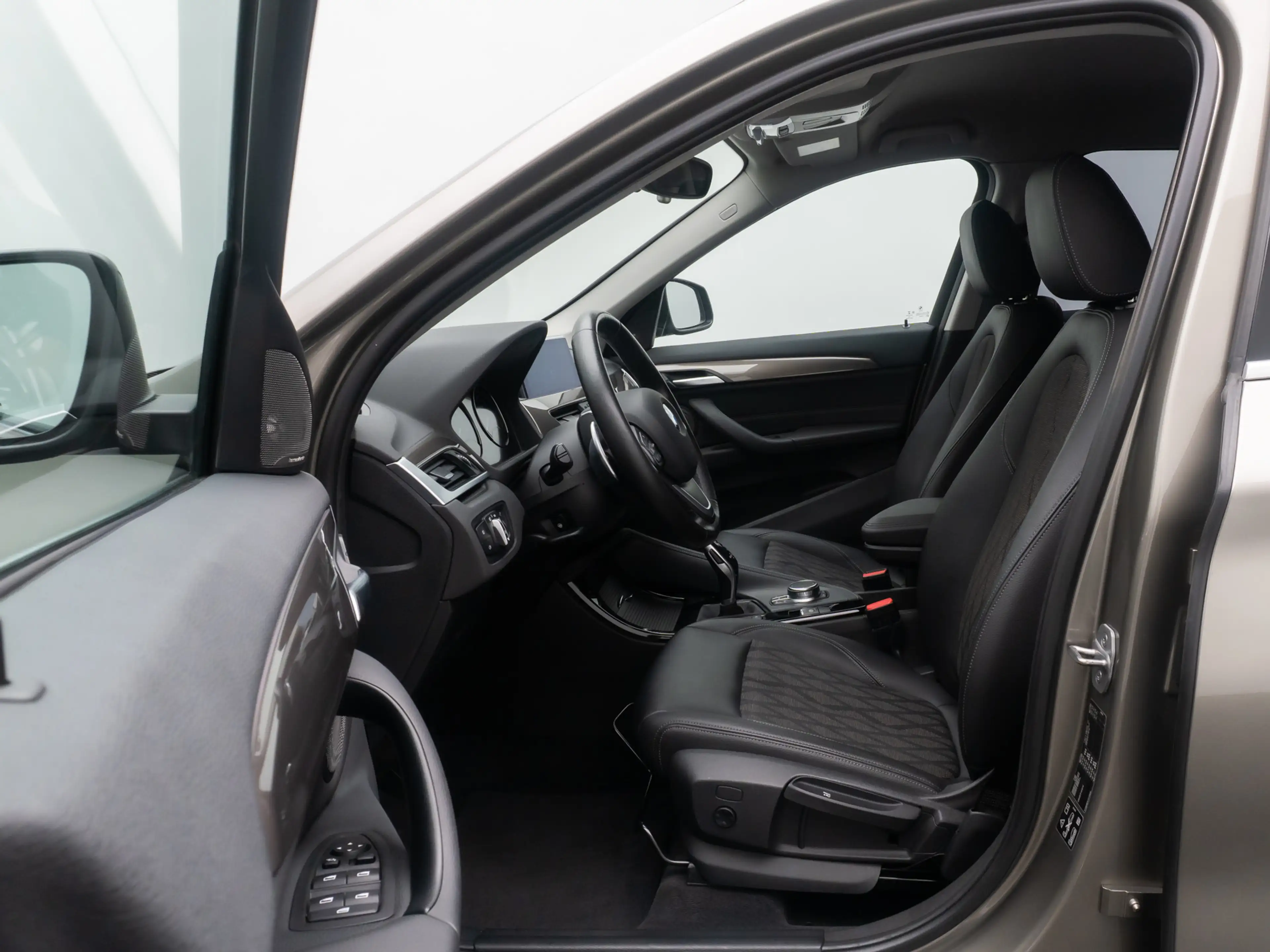 BMW X1 xLine Kamera HUD Alarm H K NaviPlus 18 — photo 19