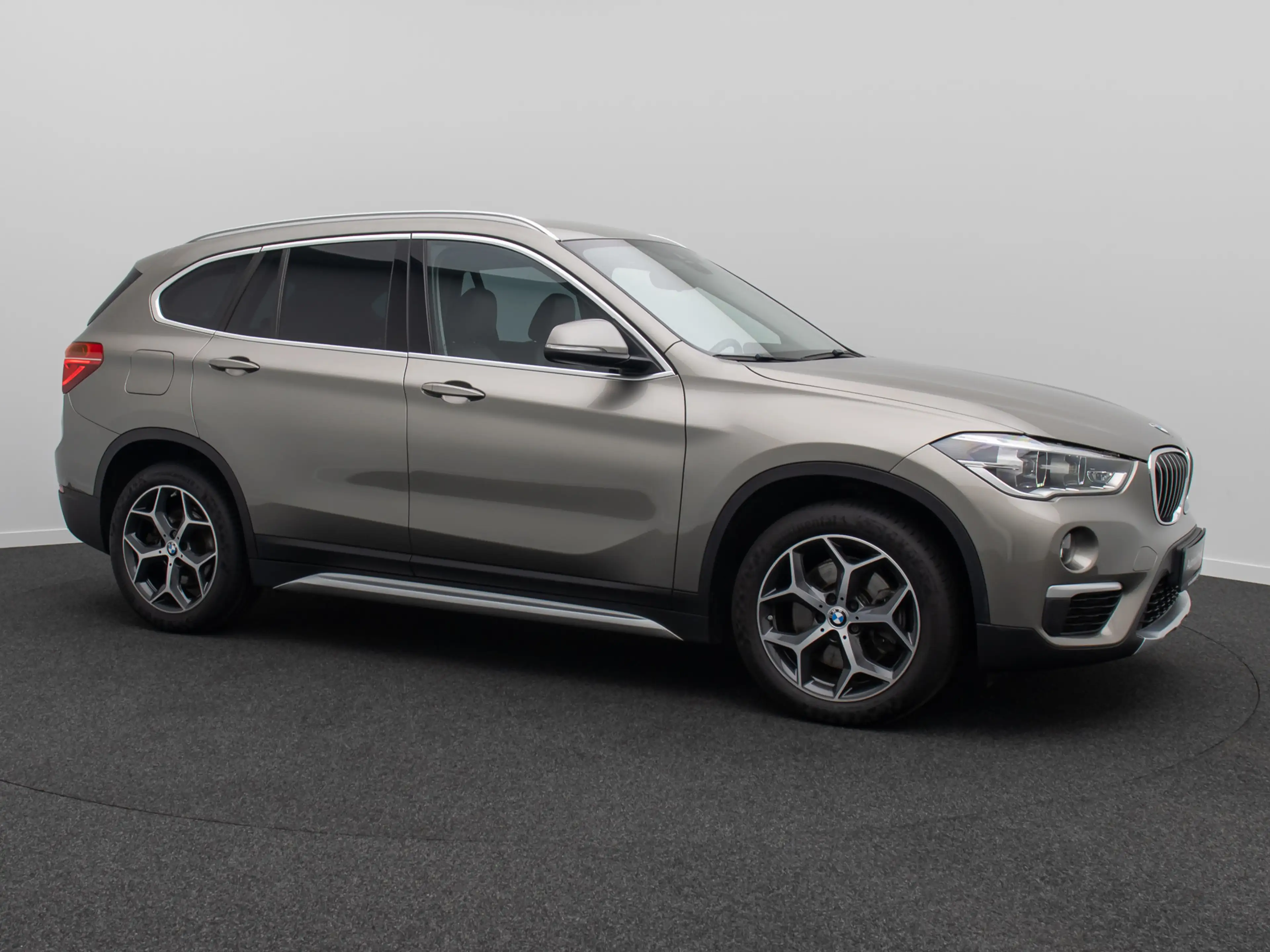 BMW X1 xLine Kamera HUD Alarm H K NaviPlus 18 — photo 4