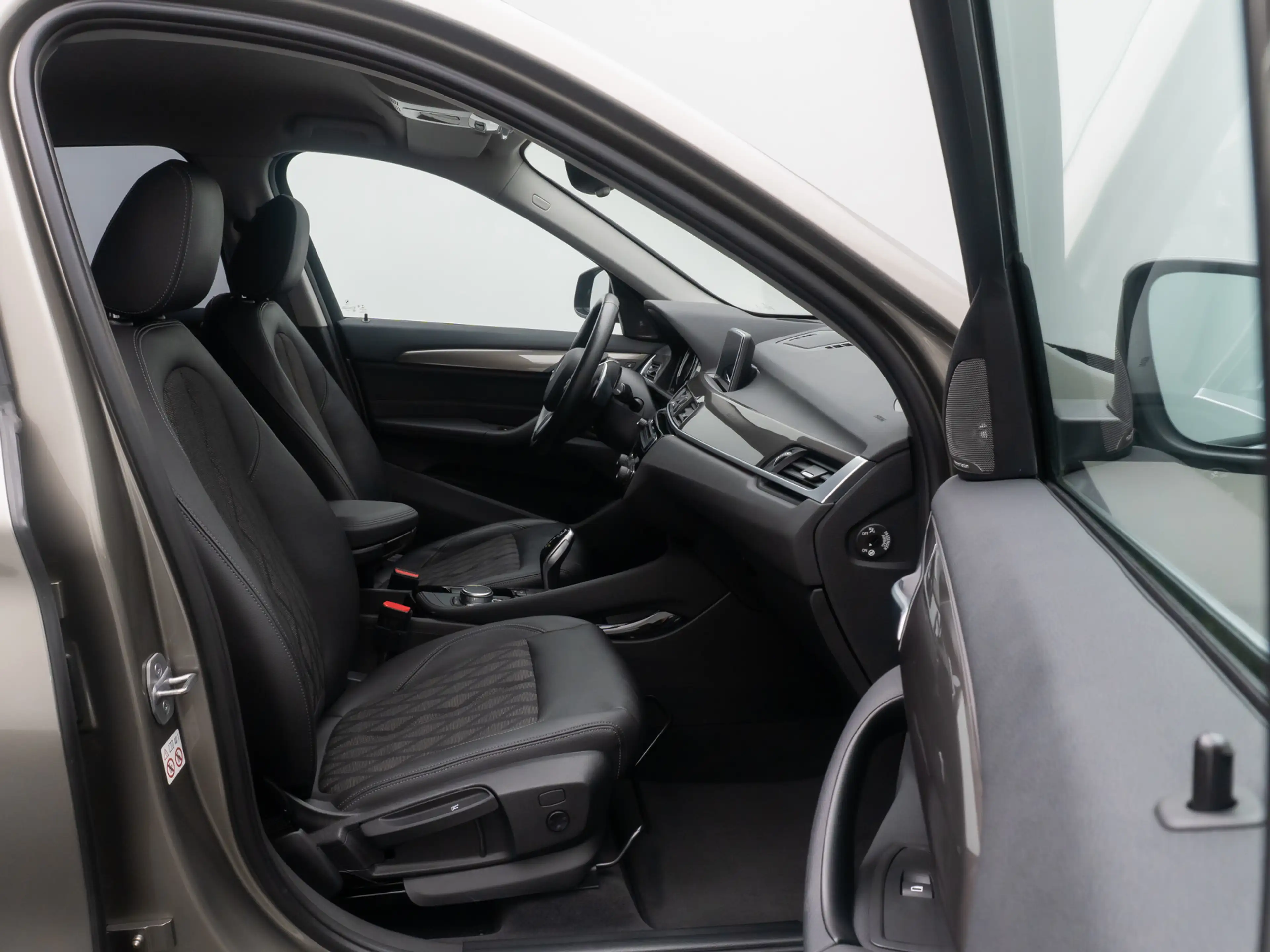 BMW X1 xLine Kamera HUD Alarm H K NaviPlus 18 — photo 24