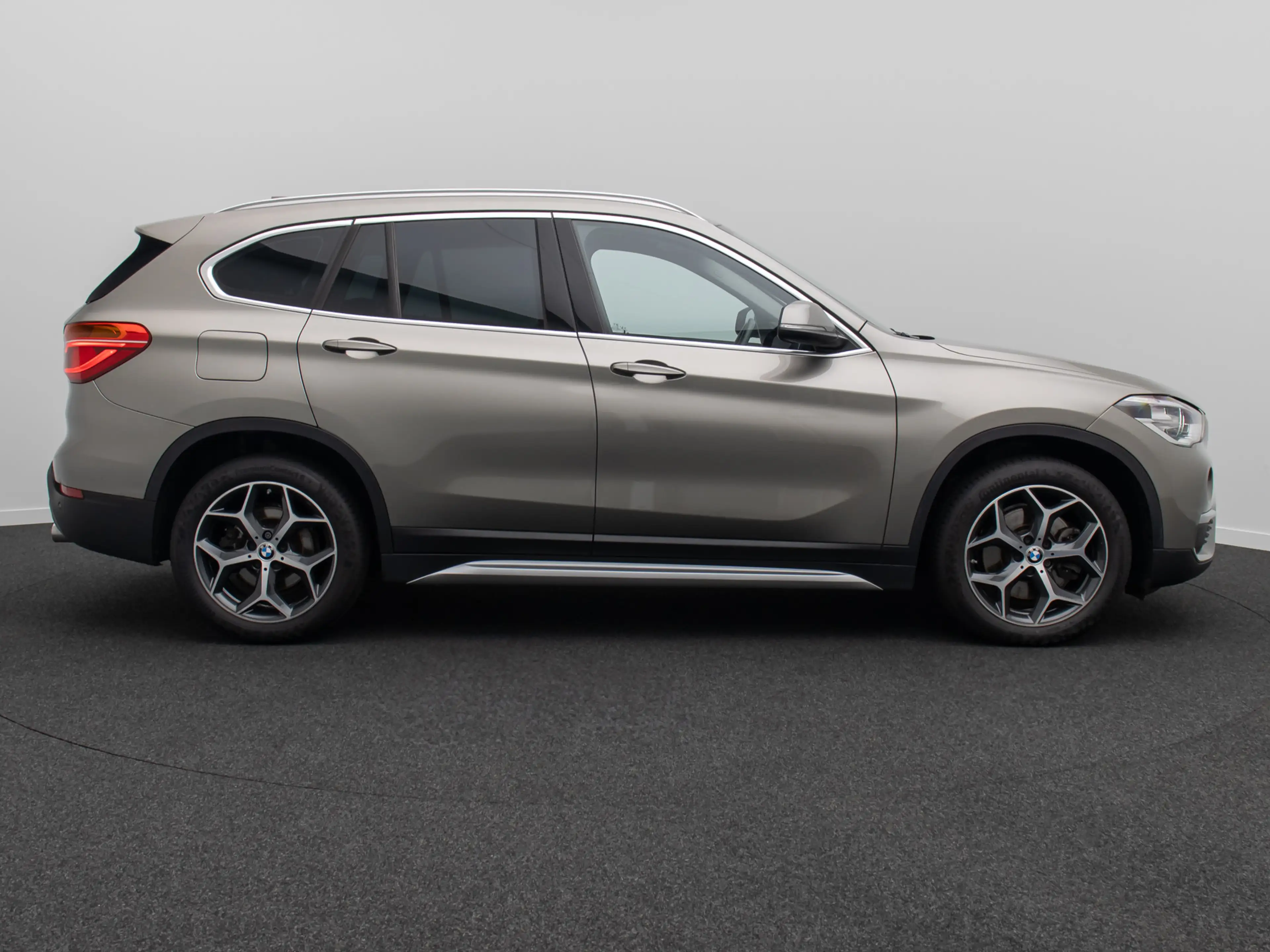 BMW X1 xLine Kamera HUD Alarm H K NaviPlus 18 — photo 5