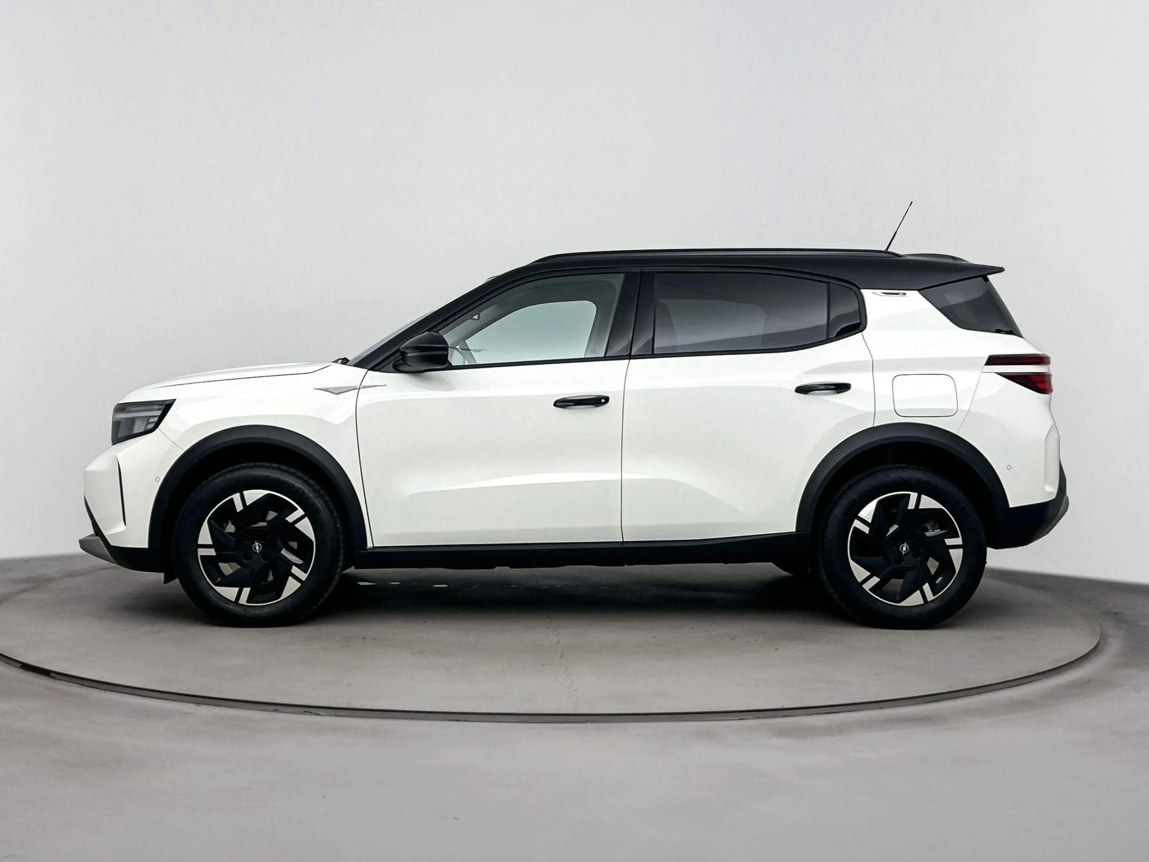 Opel Frontera 1.2 TURBO HYBRID GS | TWO TONE | CLIMA | CAMERA | — photo 3