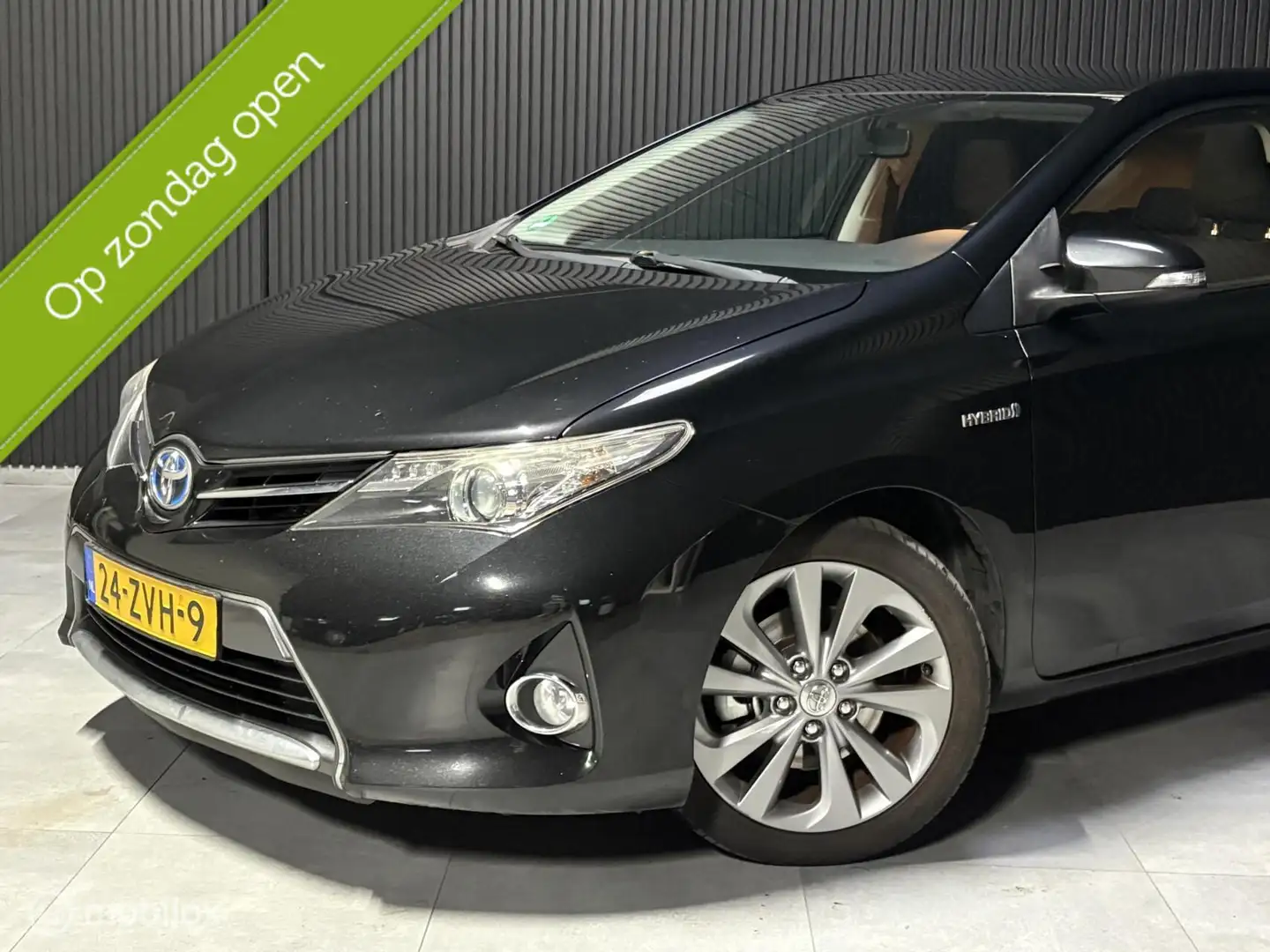 Toyota Auris 1.8 Hybrid Dynamic - Panorama - Dealeronderhouden Zwart - 2