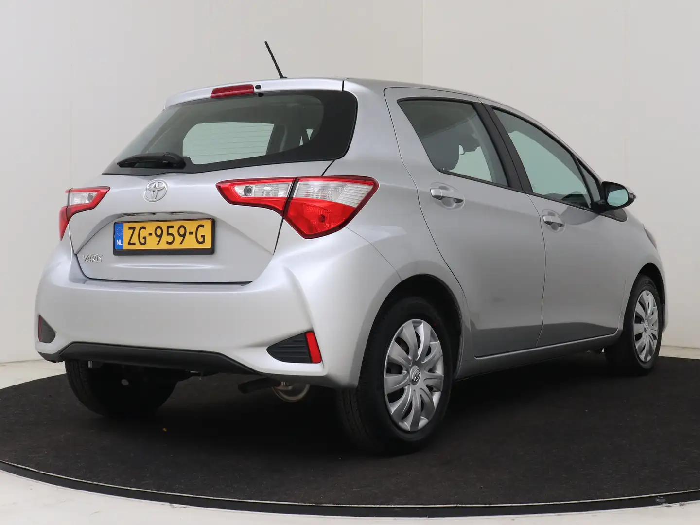 Toyota Yaris 1.0 VVT-i Comfort | NL auto | Dealeronderhouden | Grijs - 2