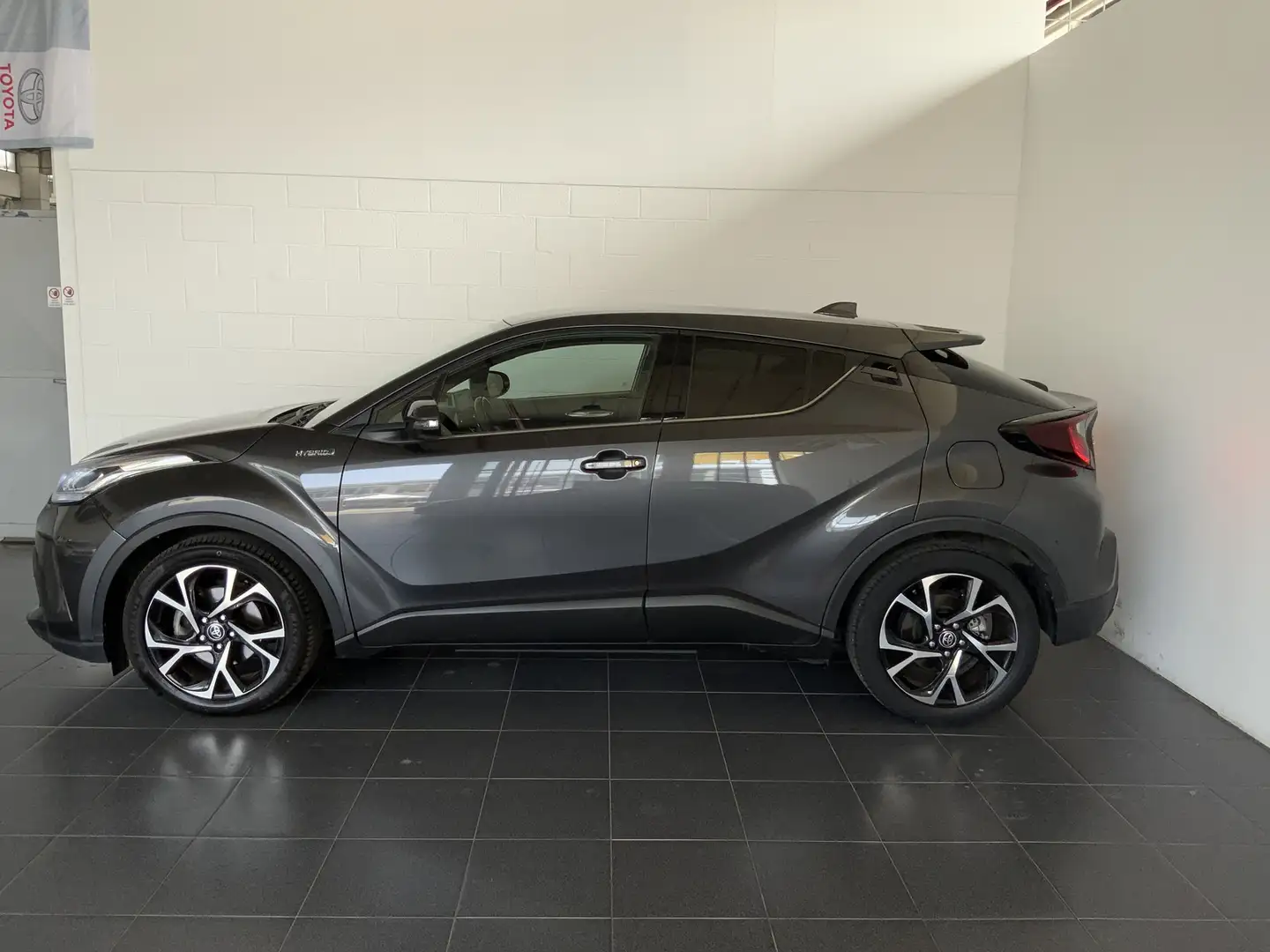 Toyota C-HR 2.0 hybrid comfort e-cvt Grigio - 2