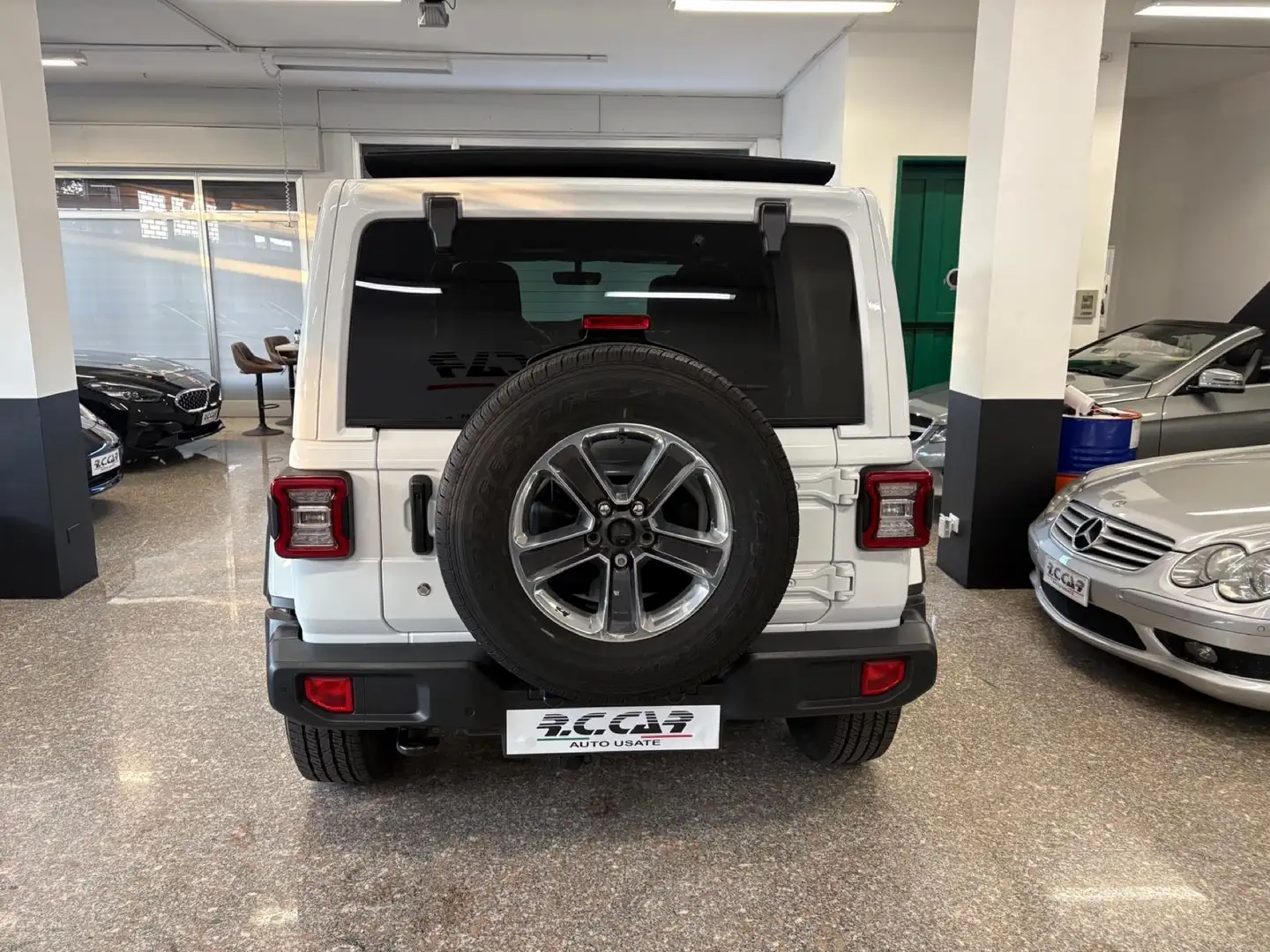 Jeep Wrangler Unlimited 2.2 mjt Sahara II auto Bianco - 2