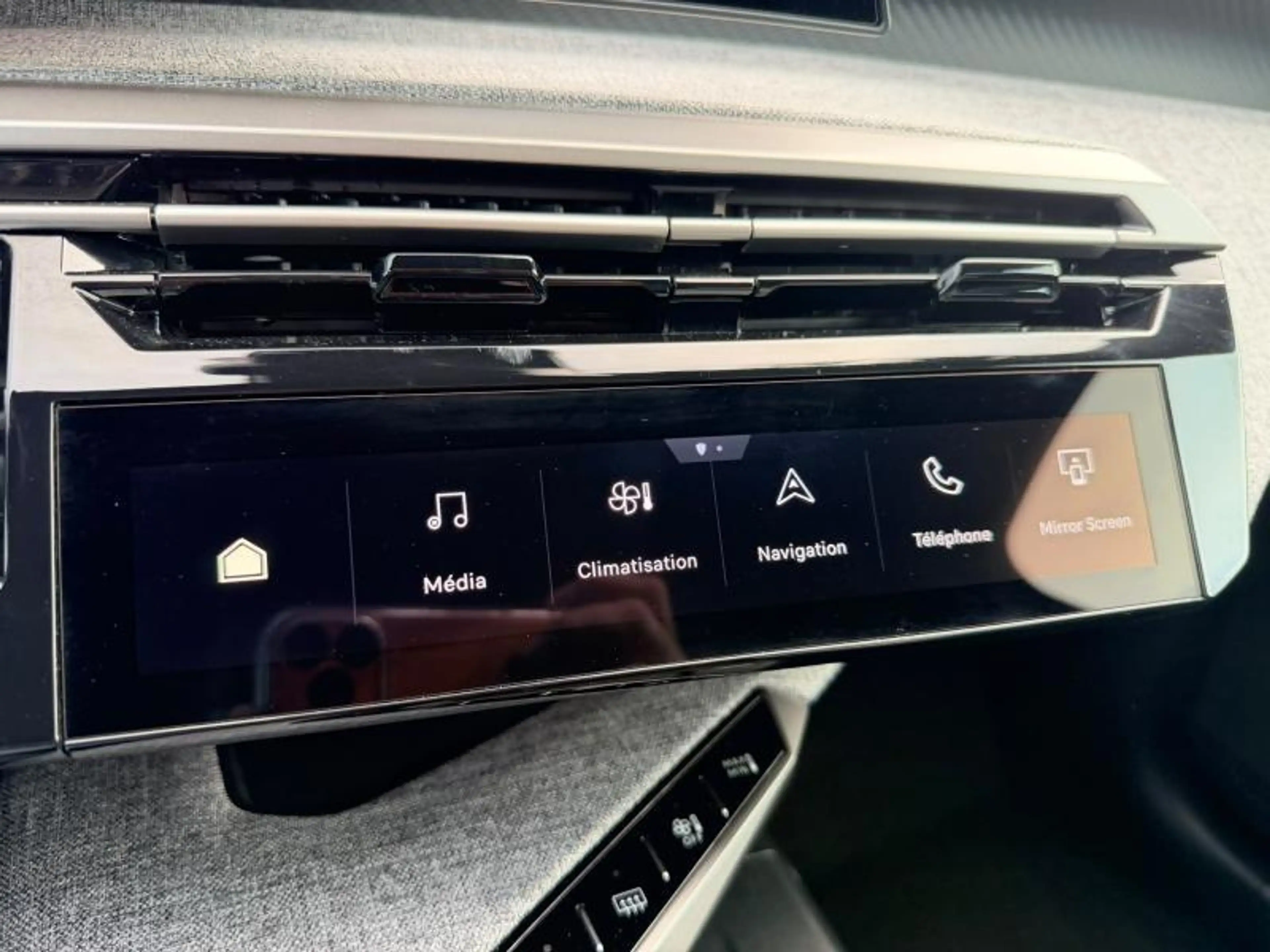 Peugeot 3008 Allure / MHEV / E-DSC6 — photo 10