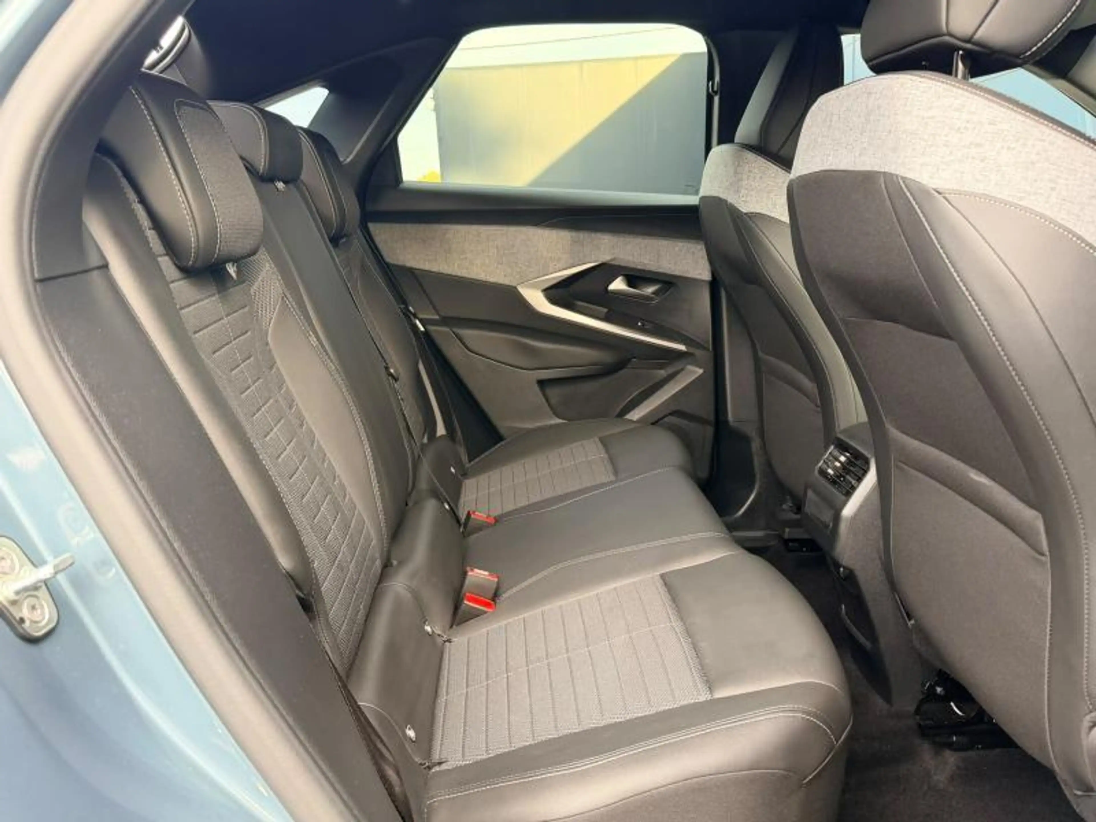 Peugeot 3008 Allure / MHEV / E-DSC6 — photo 7