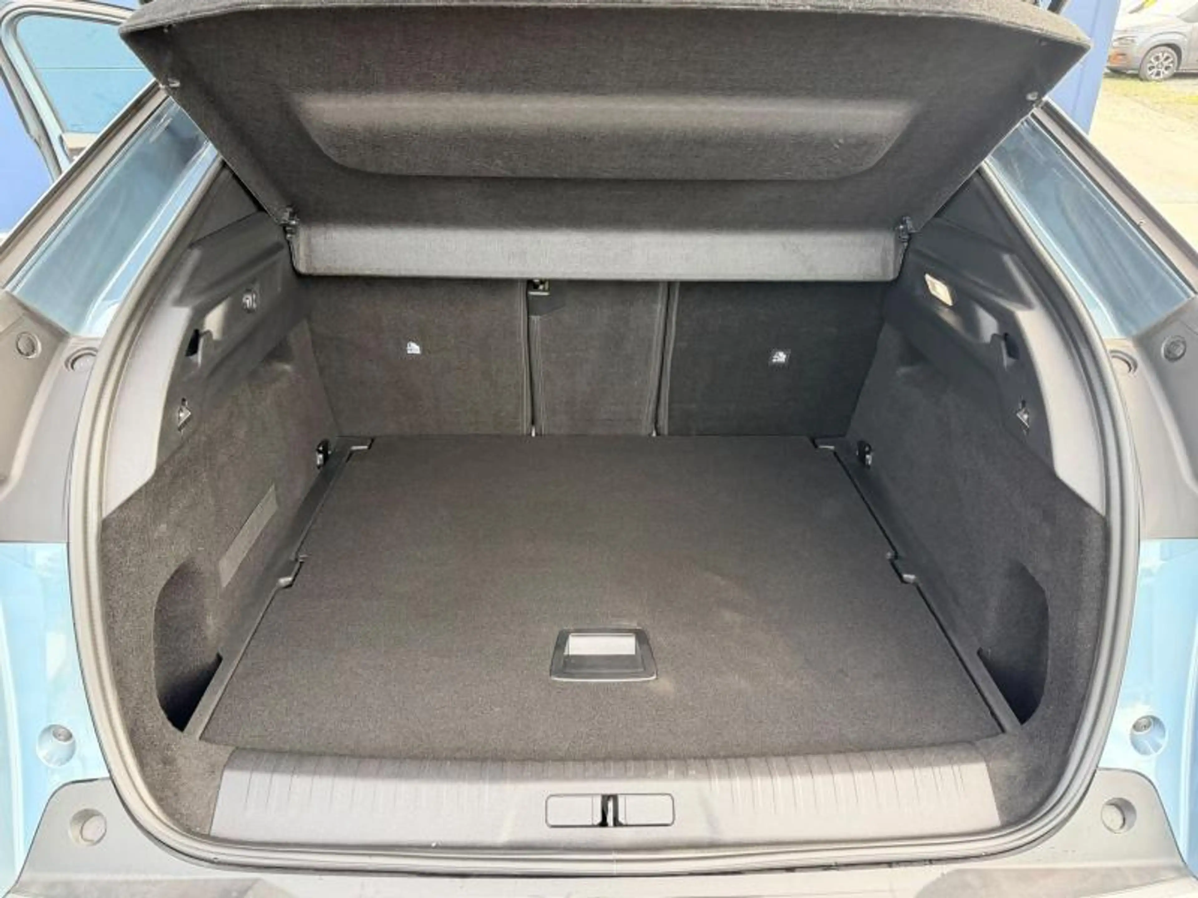 Peugeot 3008 Allure / MHEV / E-DSC6 — photo 8