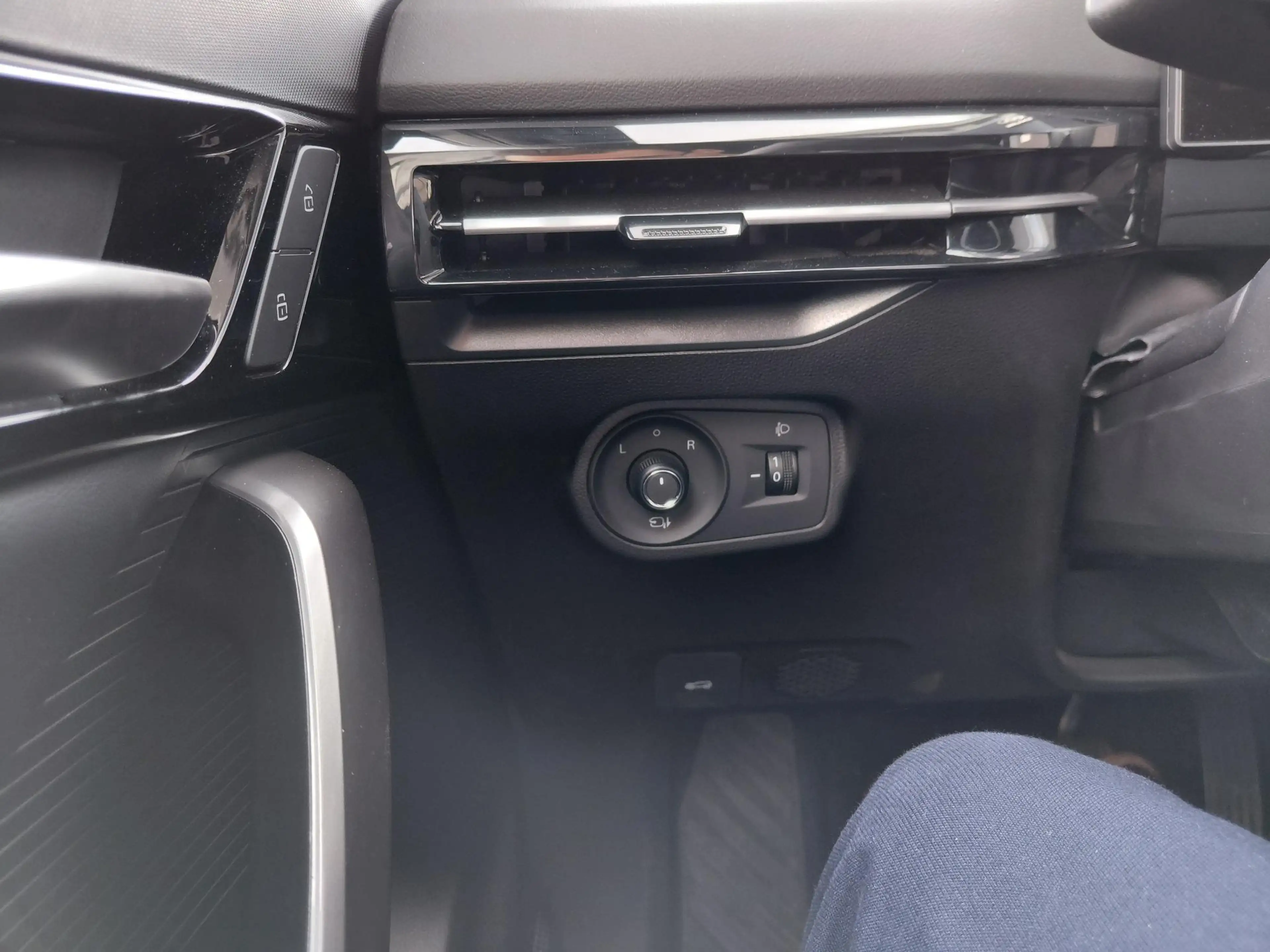 MG MG4 Luxury 64 kWh — photo 14