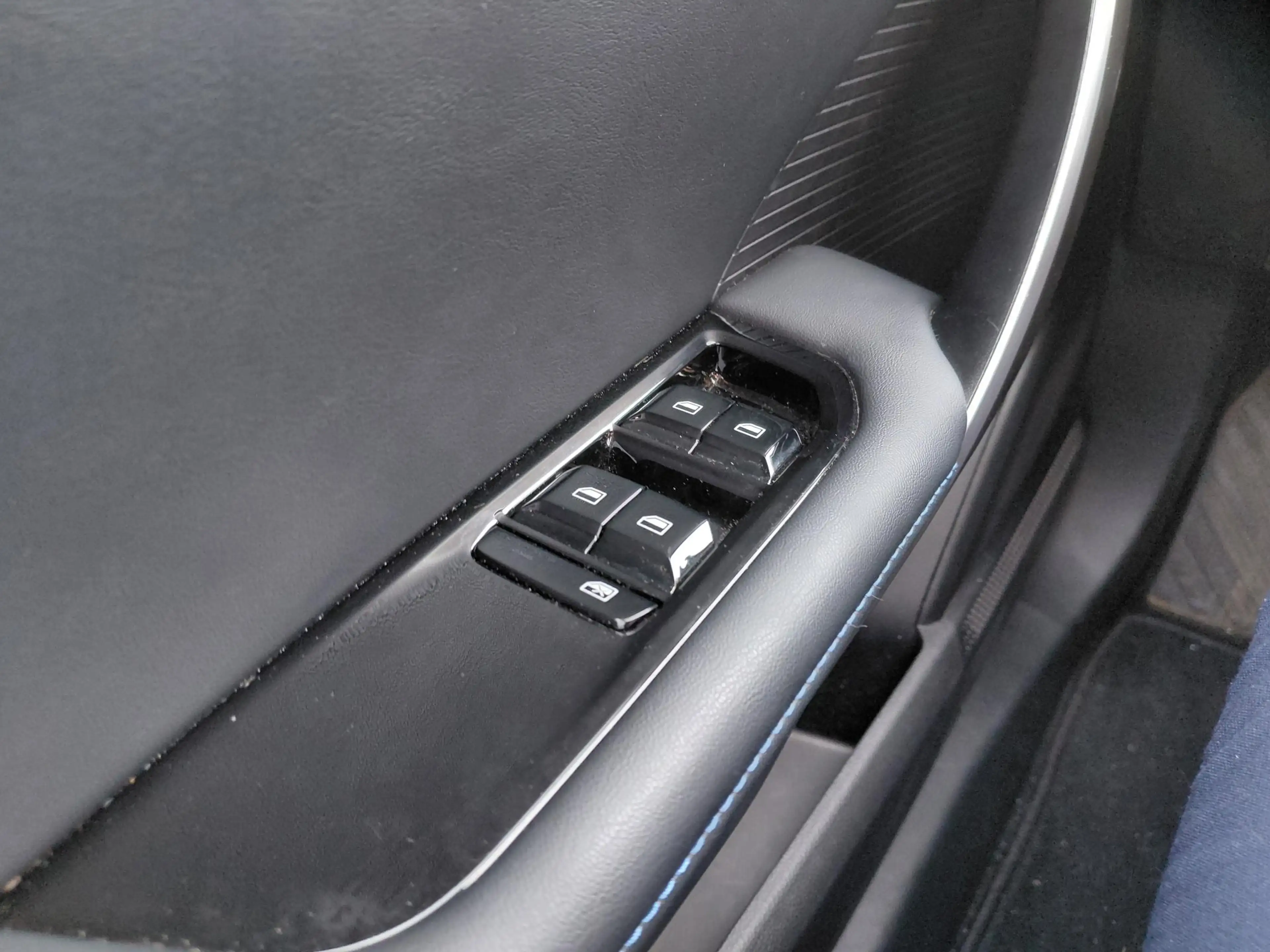 MG MG4 Luxury 64 kWh — photo 12