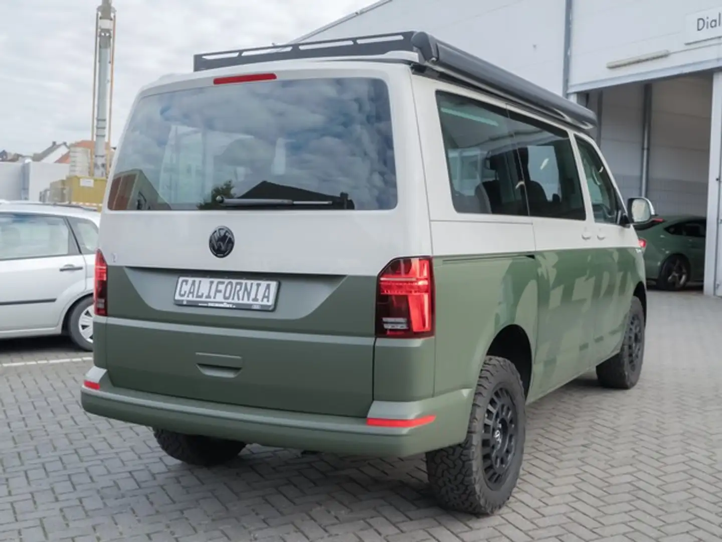 Volkswagen T6 California Beach Camper 2,0 TDI Offroad Edition - Folierun... Grün - 2