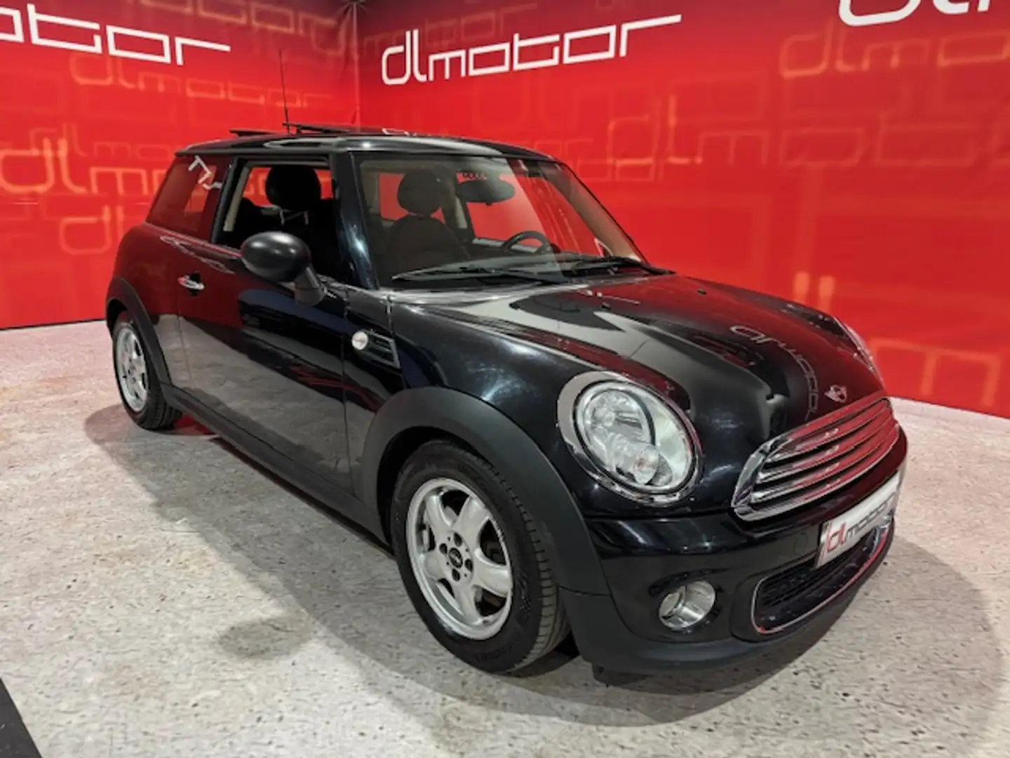 MINI One Pequeño Automático de 3 Puertas Negro - 1