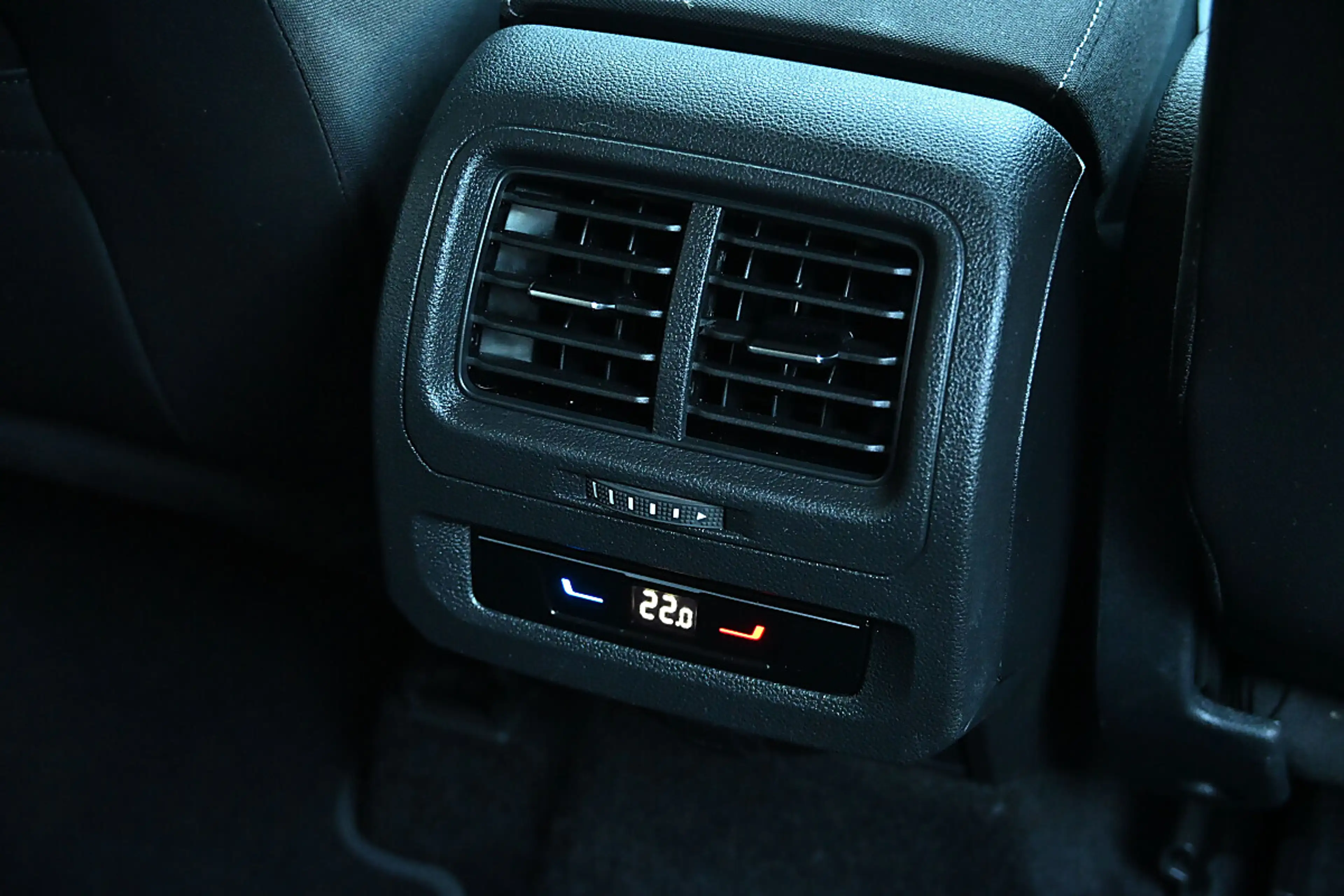Volkswagen Touran Comfortline 2,0 TDI ACC, LED, Navi, eKlappe, To... — photo 7