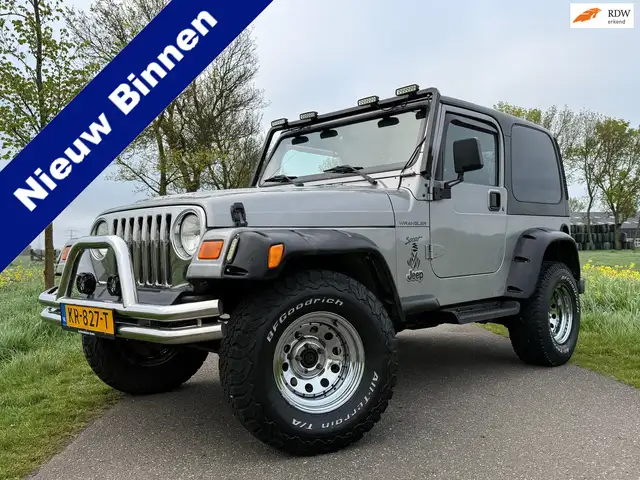 Jeep Wrangler 2.5i Hardtop + Softtop | 4x4 | Youngtimer | Trekha