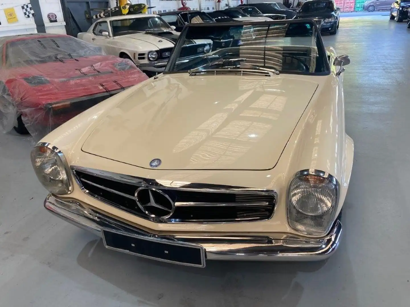 Mercedes-Benz 230 SL Pagode de 1965 en stock en france - 2