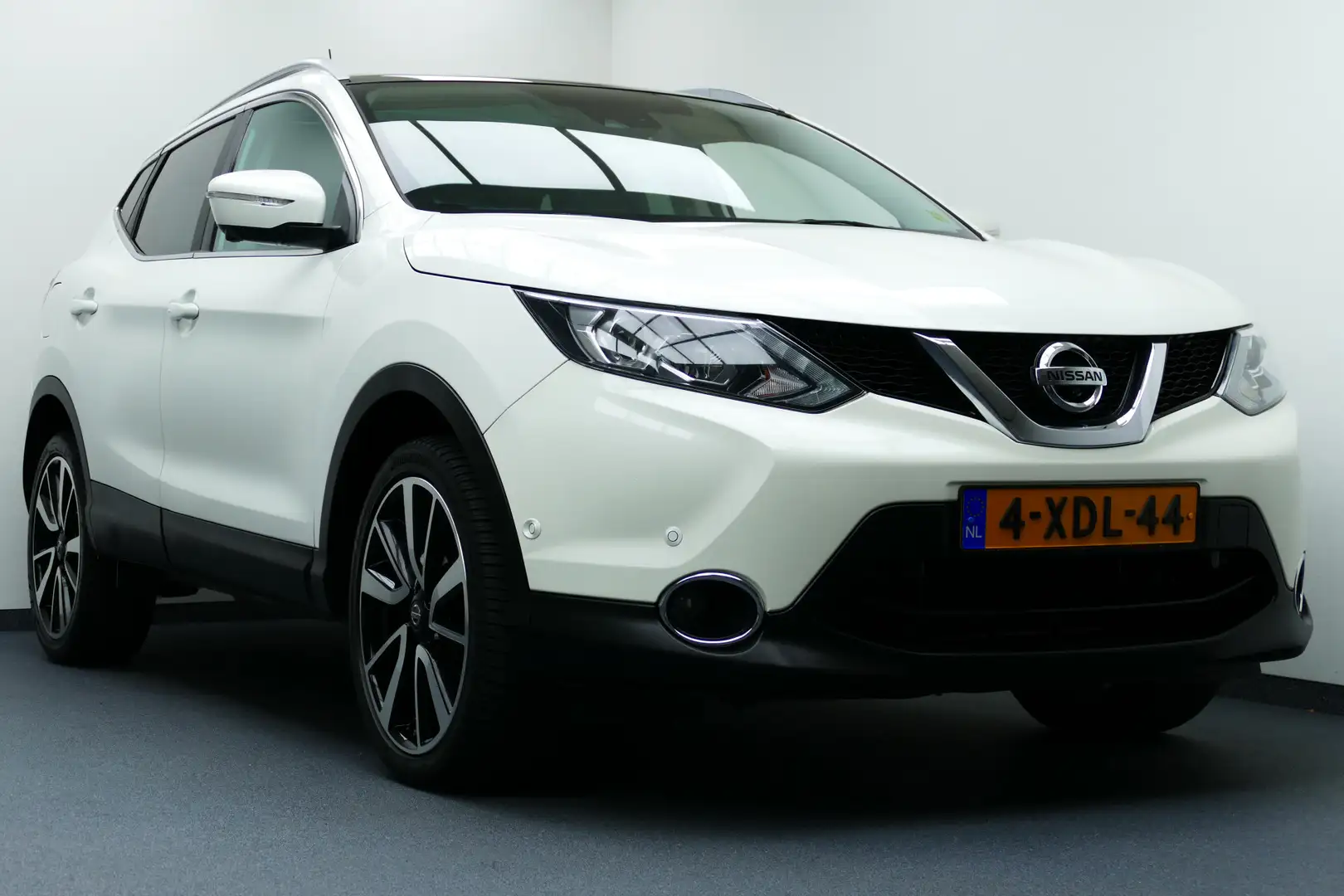 Nissan Qashqai 1.2 Premier Edition. Panodak, Leer, Stoelverw, Led Weiß - 2