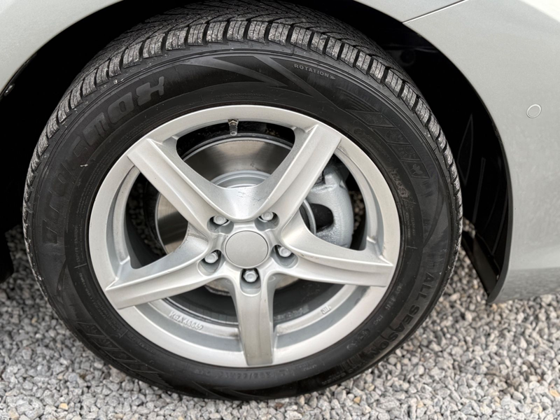Toyota Auris Touring Sports Executive — photo 15