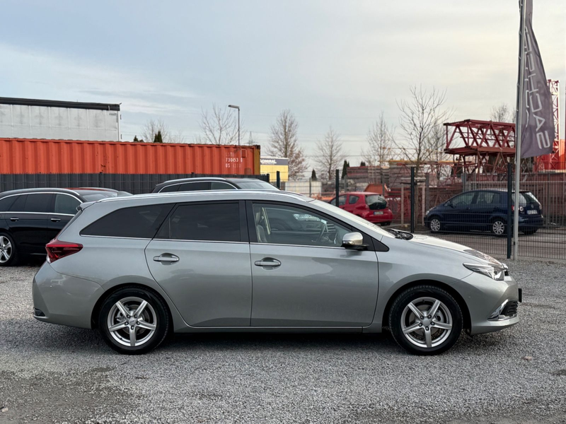 Toyota Auris Touring Sports Executive — photo 5