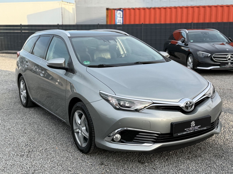 Toyota Auris Touring Sports Executive — photo 14