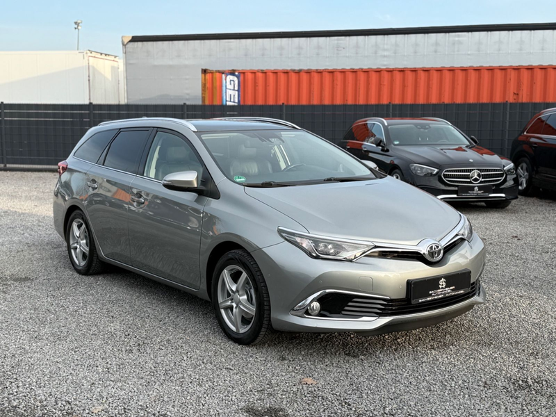 Toyota Auris Touring Sports Executive — photo 2
