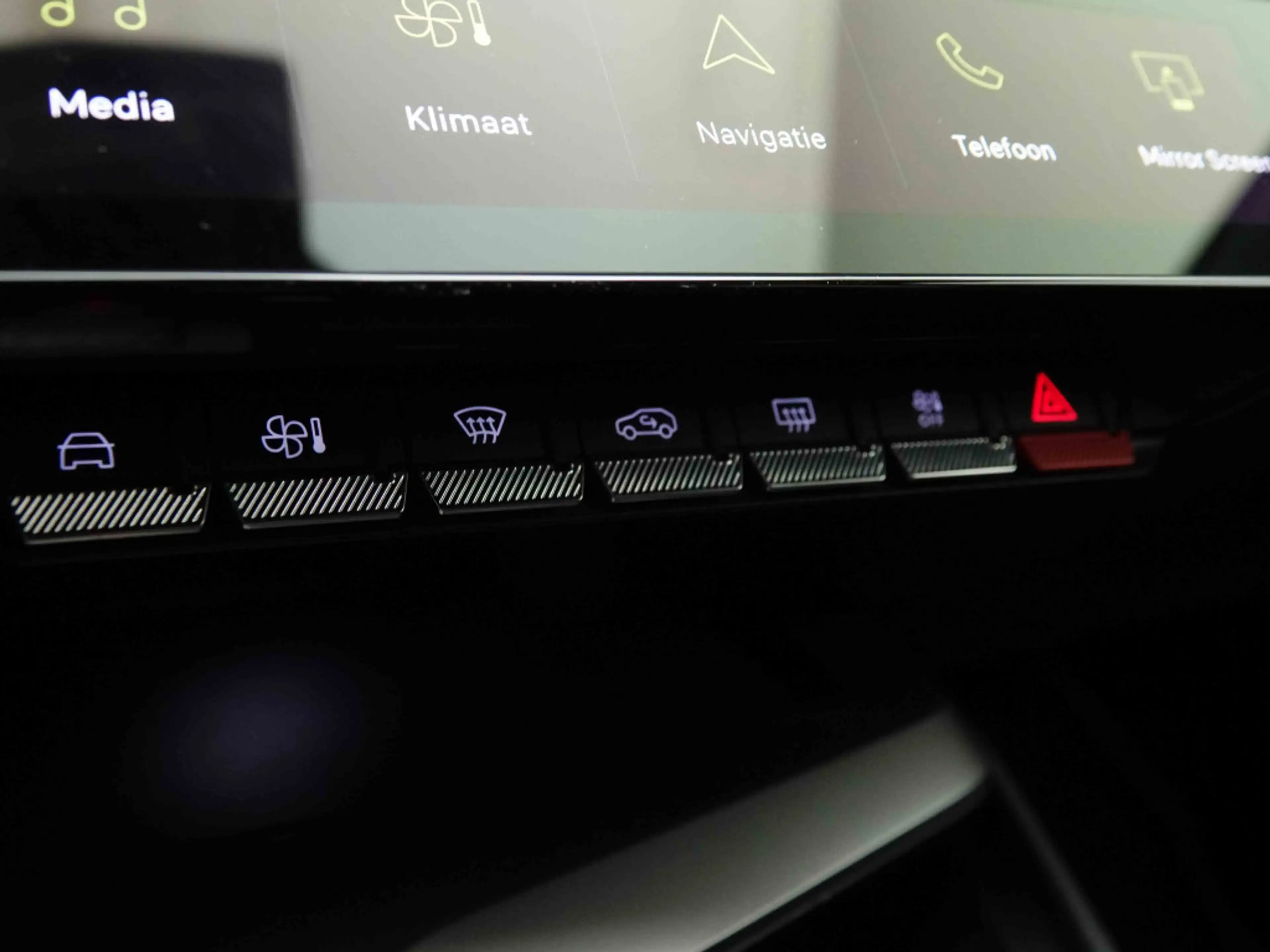 Peugeot 408 PHEV 225 | EV Range 60km | GT | LED Matrix | Leather/Alcantara | Keyless — photo 14