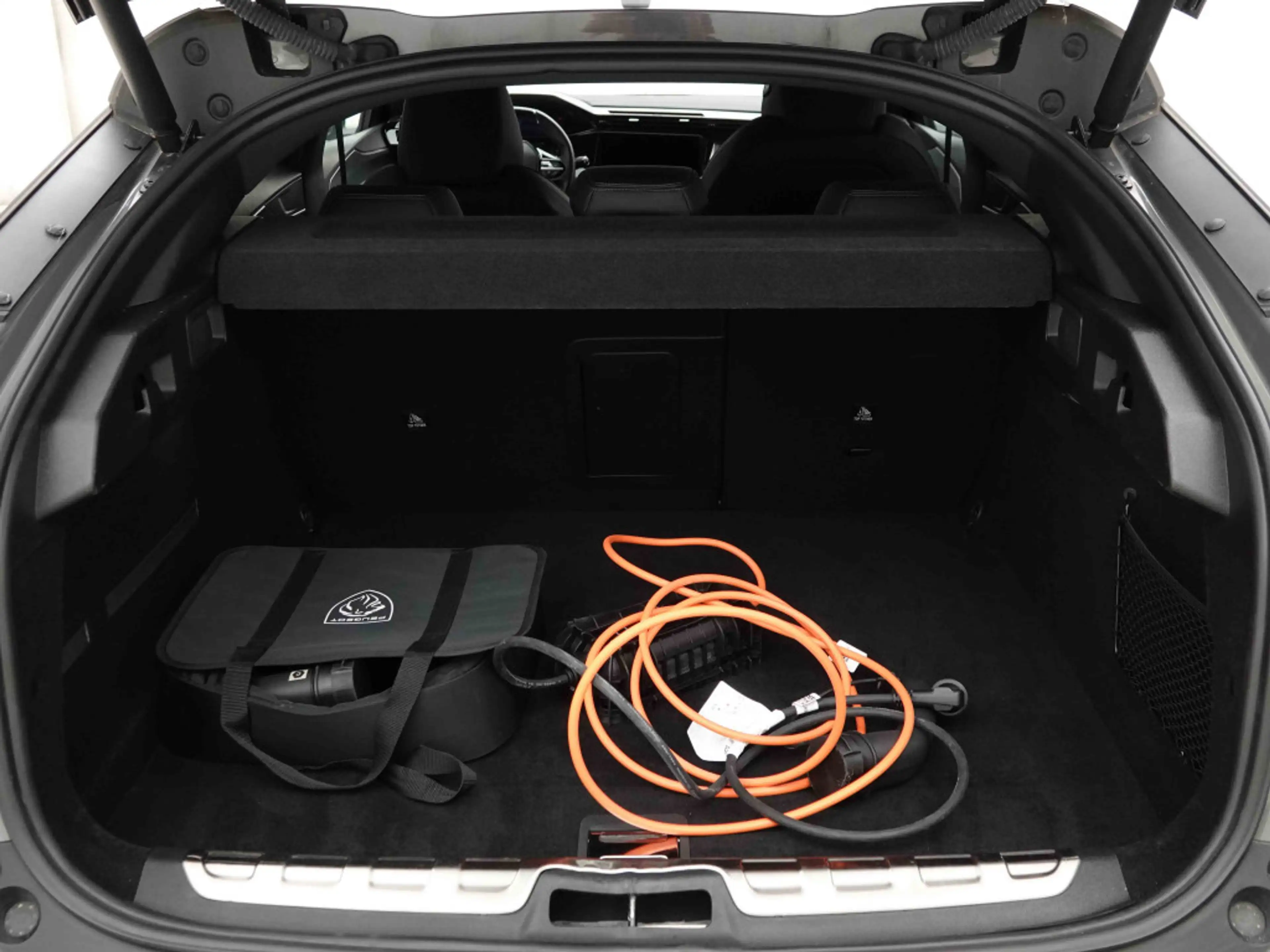 Peugeot 408 PHEV 225 | EV Range 60km | GT | LED Matrix | Leather/Alcantara | Keyless — photo 6