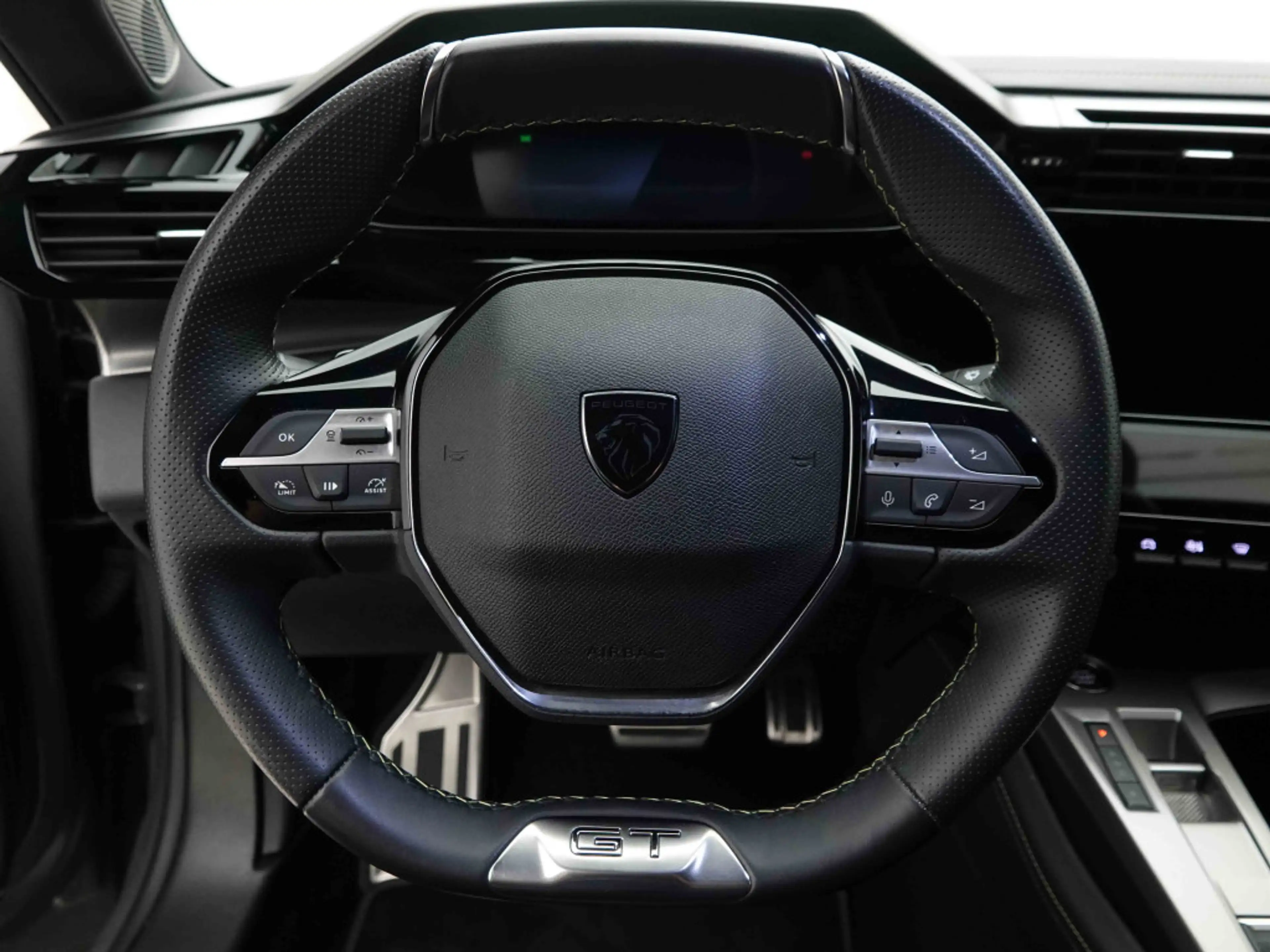 Peugeot 408 PHEV 225 | EV Range 60km | GT | LED Matrix | Leather/Alcantara | Keyless — photo 8