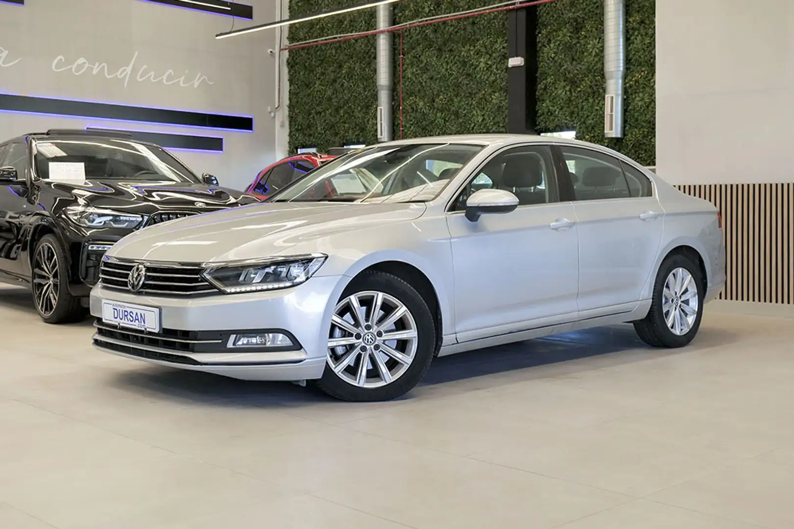 Volkswagen Passat 2.0TDI Advance 110kW - 1