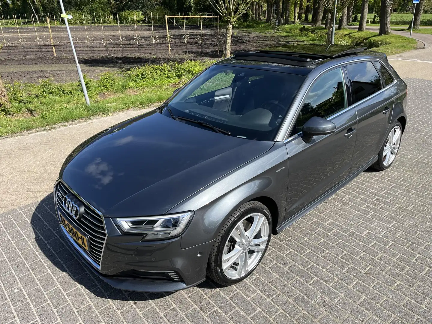 Audi A3 Sportback 1.4 e-tron Lease Edition “S-Line / Panor Grijs - 2
